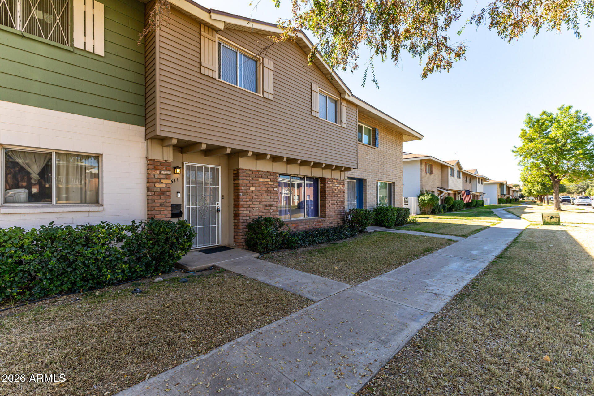 1511 W HAZELWOOD Street