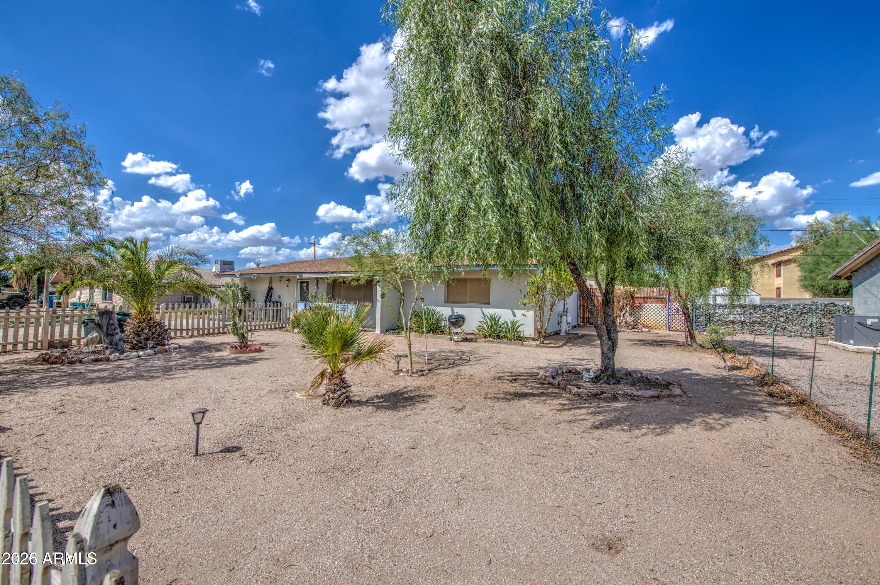 740 E DESERT Avenue