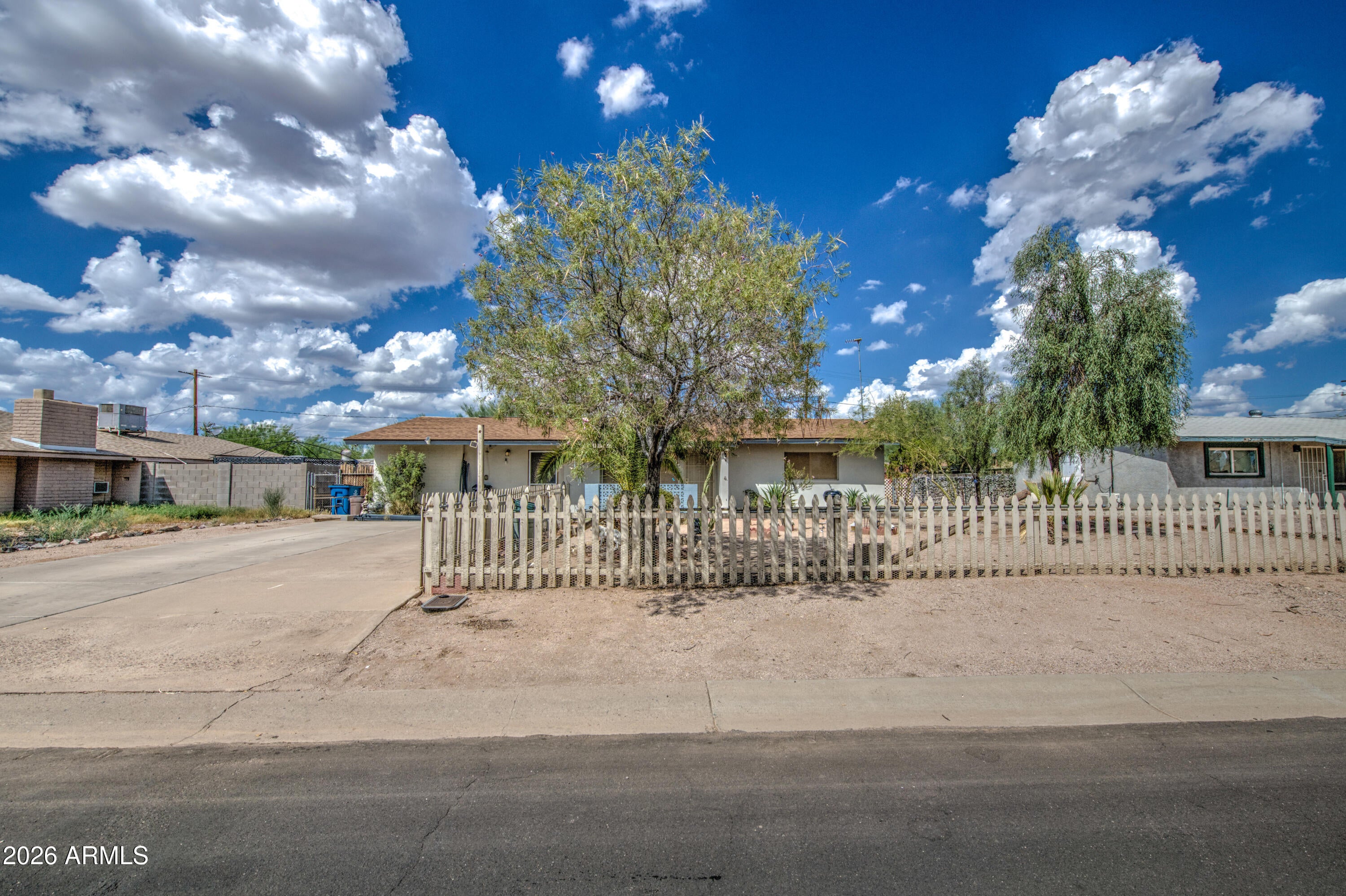 740 E DESERT Avenue