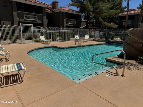 Condominium in Phoenix AZ 2929 YORKSHIRE Drive.jpg