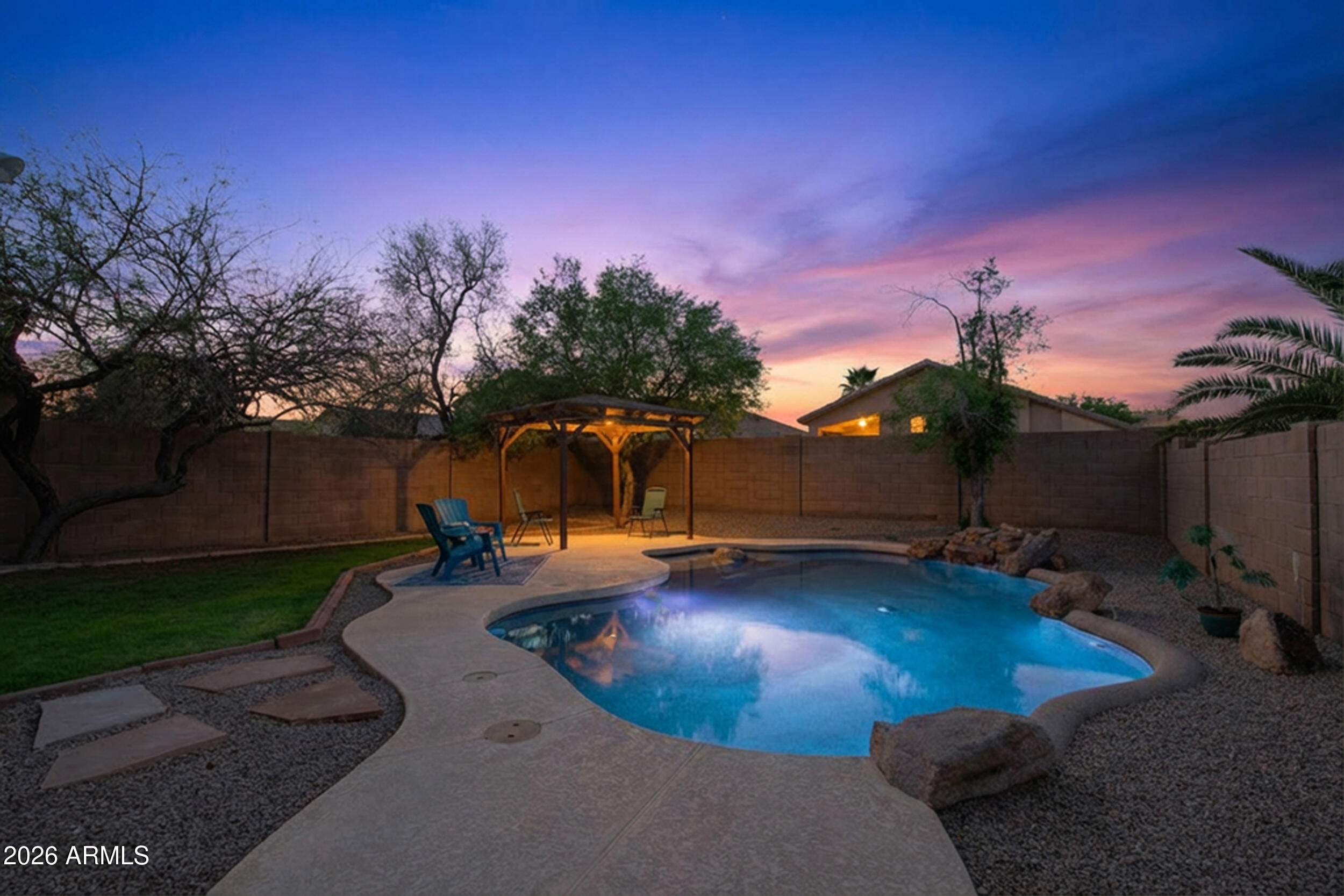 812 E LOVEGRASS Drive