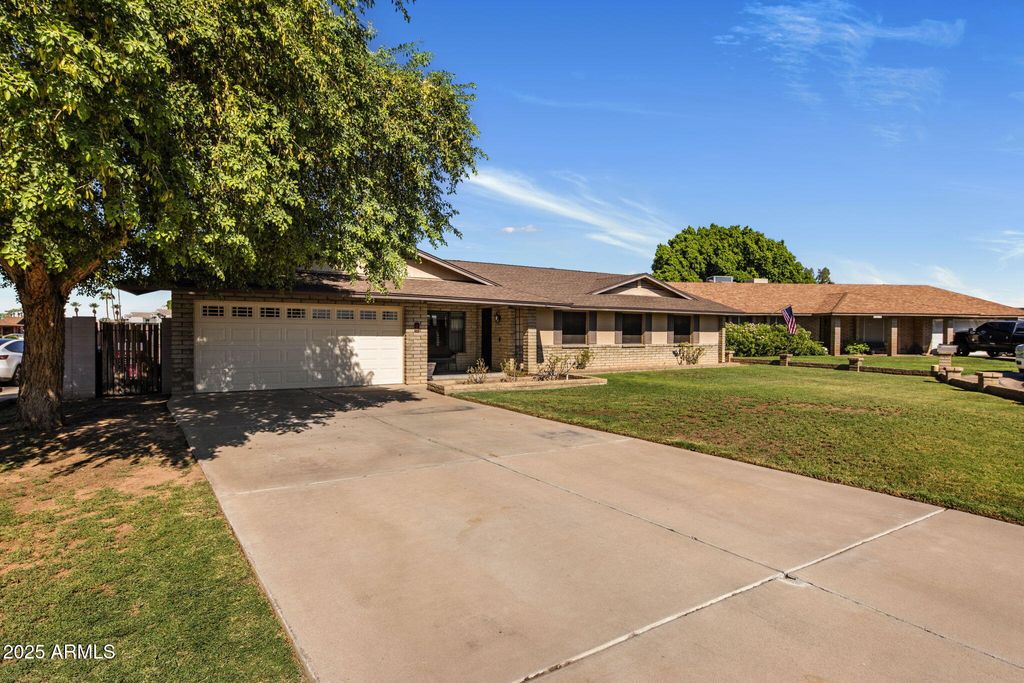 Photo of 5814 W Sunnyslope Lane, Glendale, AZ 85302 (MLS # 6920709)