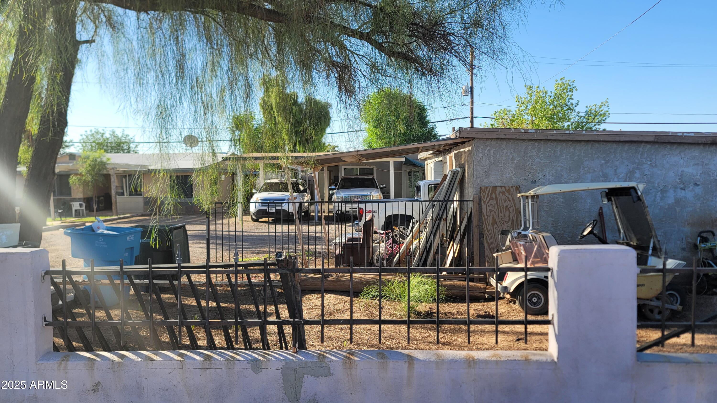 1813 W SHERMAN Street