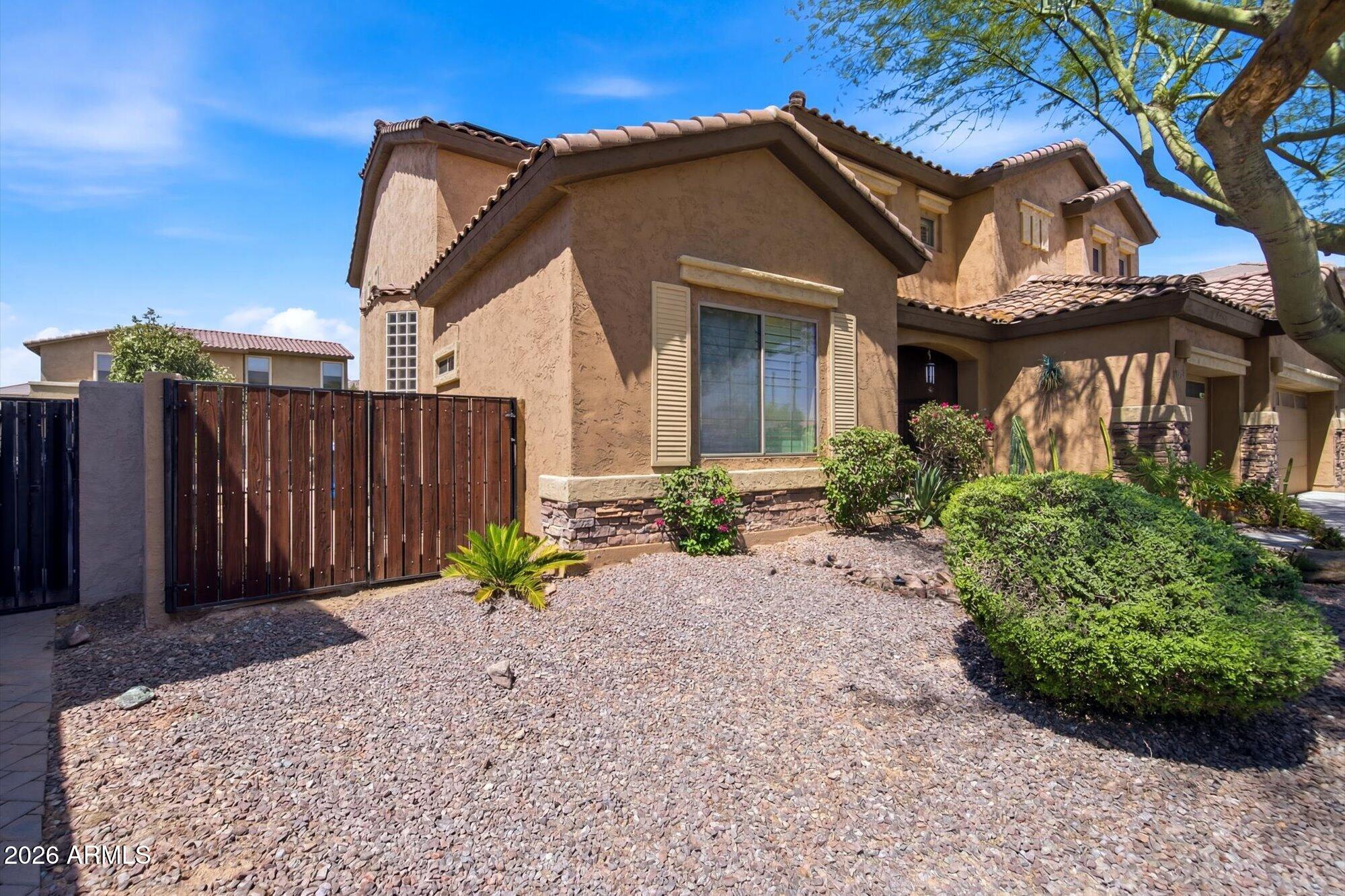 2310 W RED RANGE Way