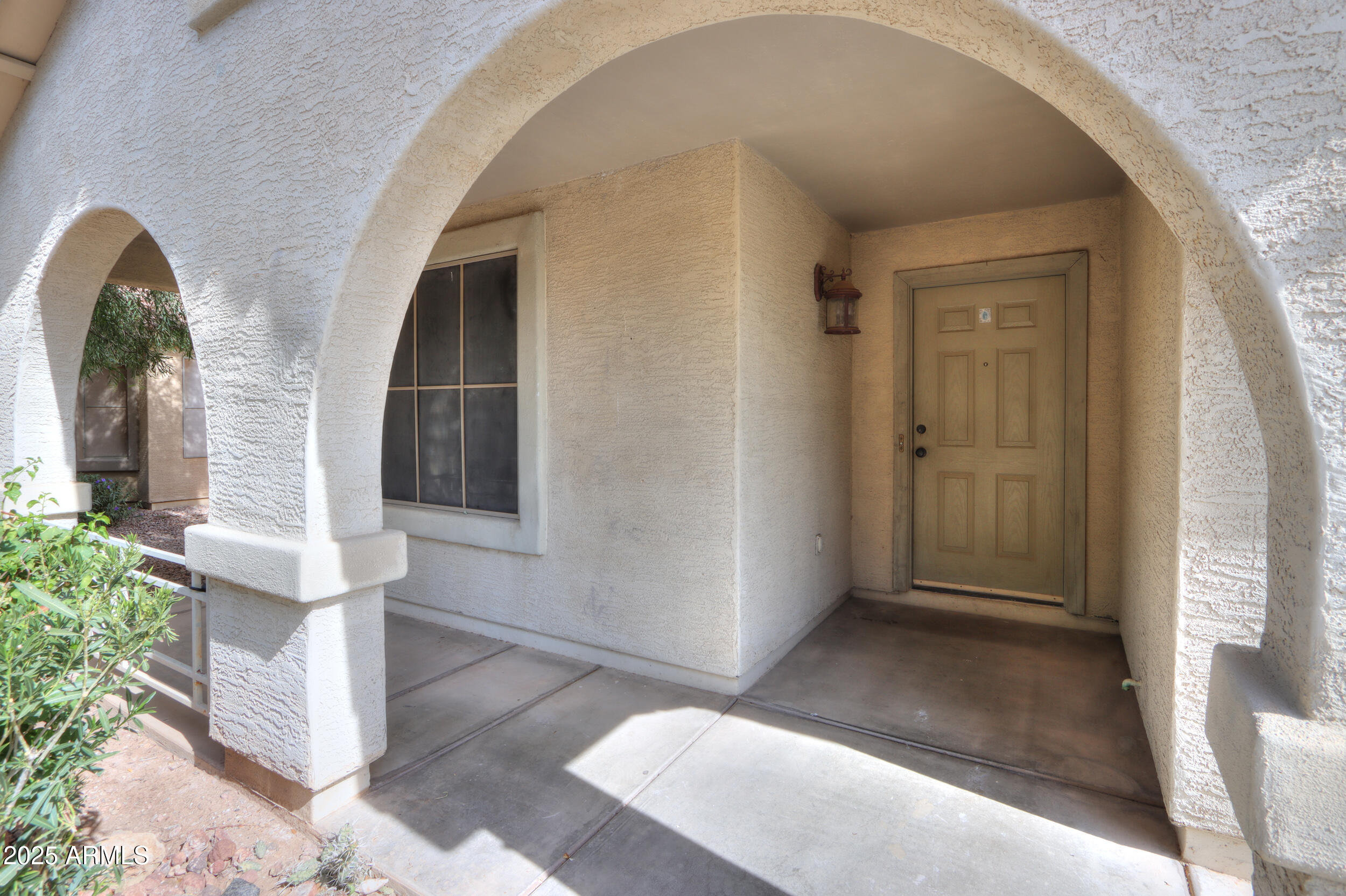 1522 N DESERT WILLOW Avenue