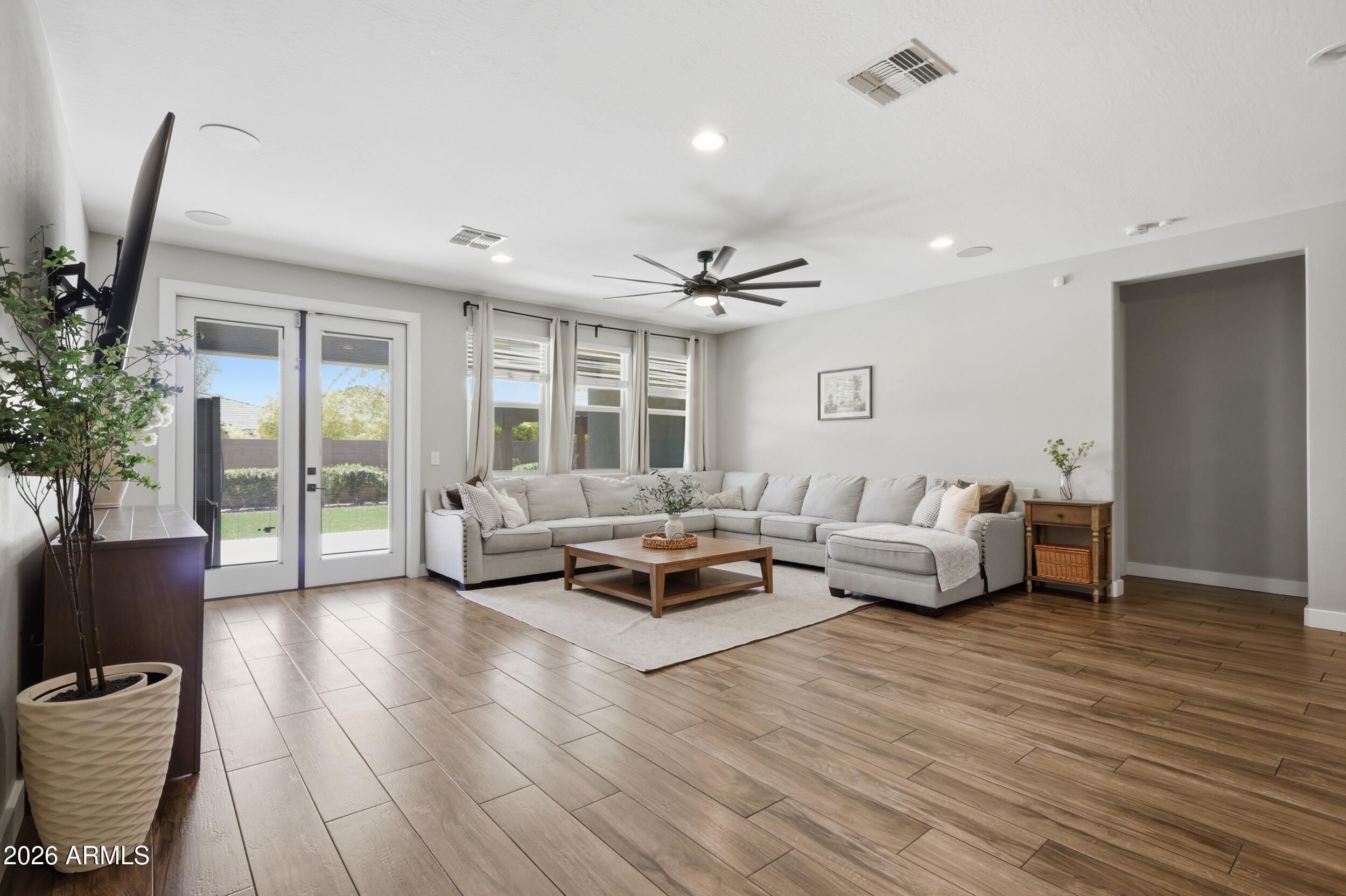 FALCON VIEW - Residential