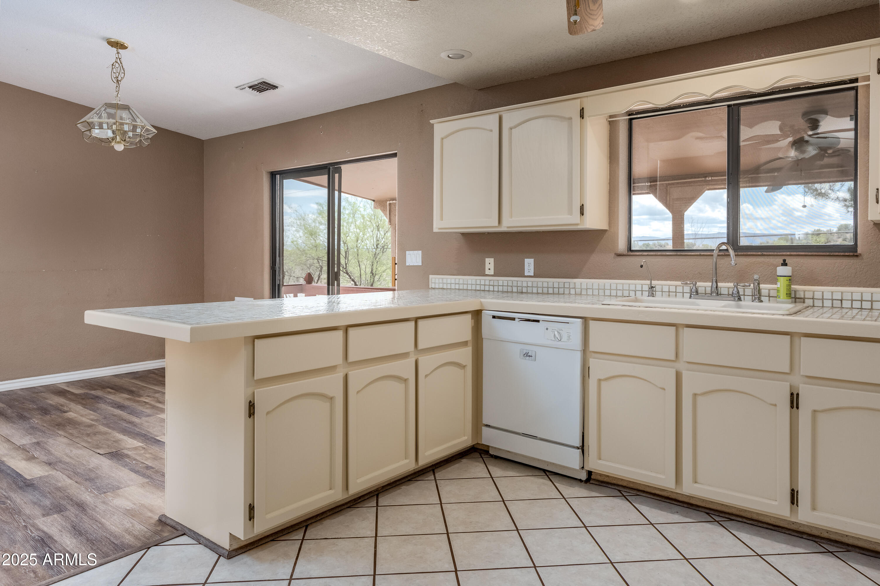 Cottonwood, Arizona 86326, United States, 3 Bedrooms Bedrooms, ,2 BathroomsBathrooms,Residential,Pending,182921