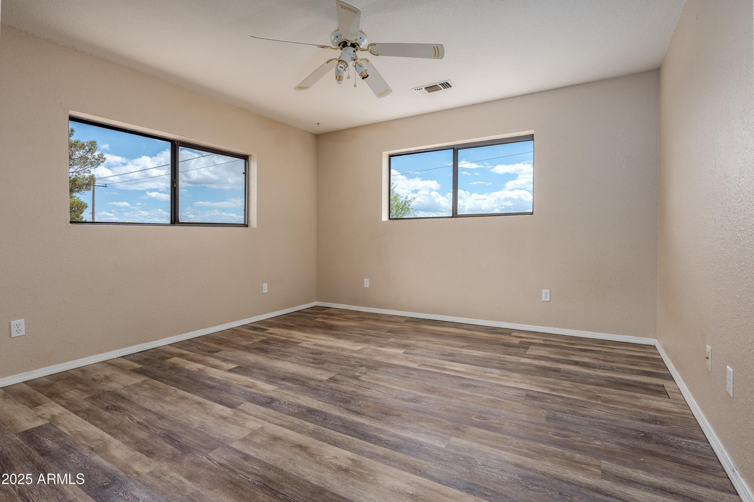 Cottonwood, Arizona 86326, United States, 3 Bedrooms Bedrooms, ,2 BathroomsBathrooms,Residential,Pending,182921