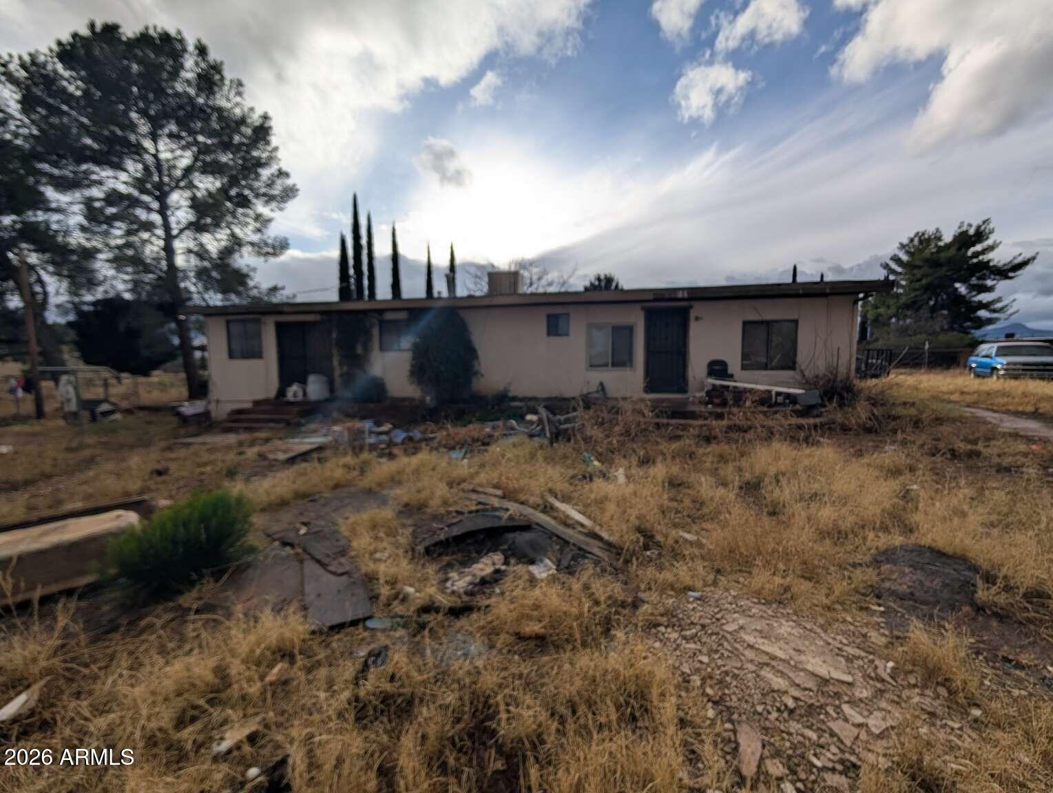 4937 S SANTA ANA Avenue