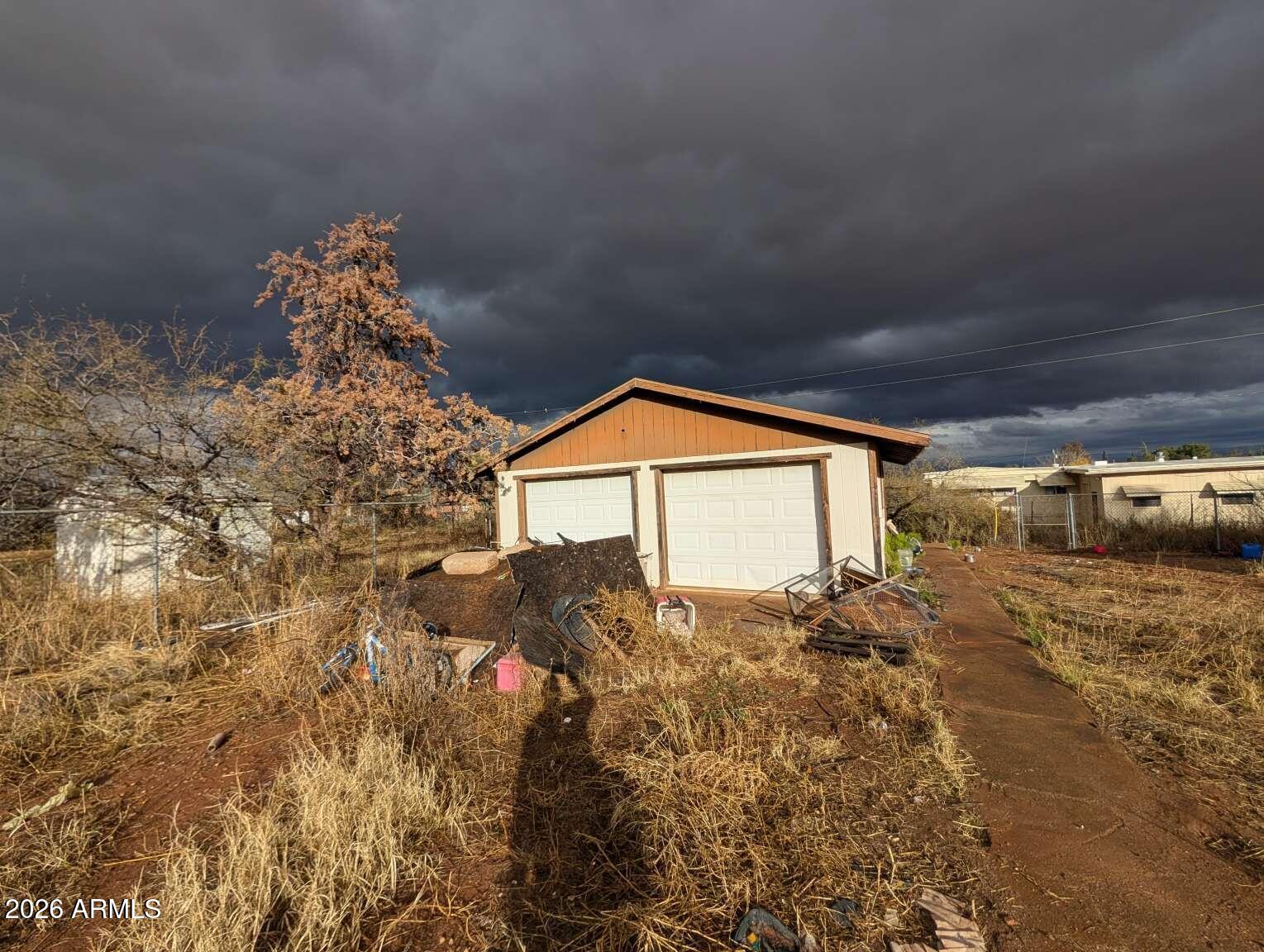 4937 S SANTA ANA Avenue