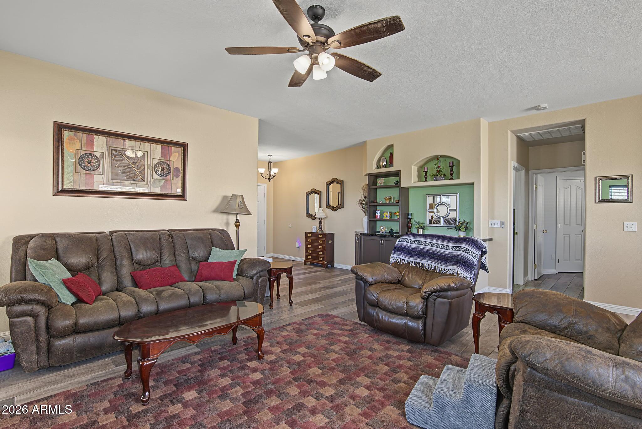 2324 E GLENEAGLE Drive