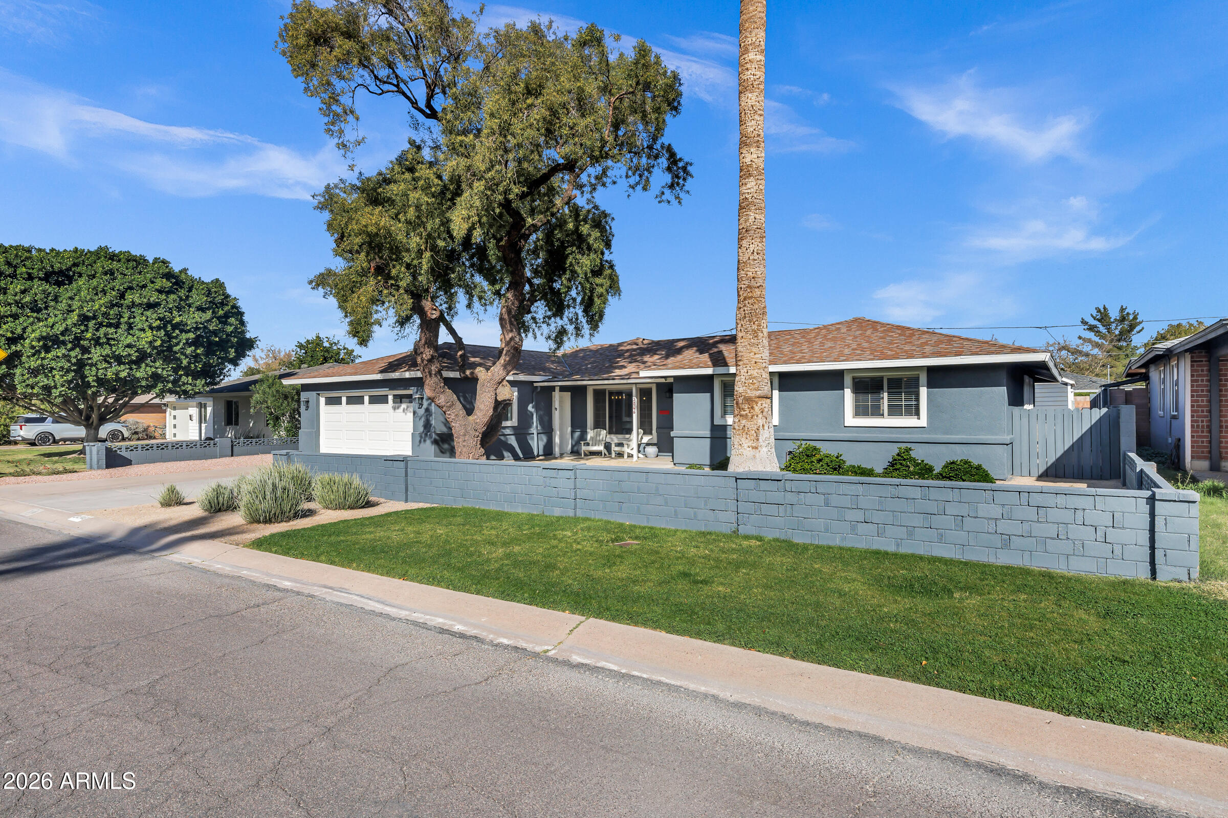 3046 E GLENROSA Avenue