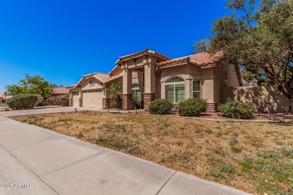Photo of 9414 S La Rosa Drive, Tempe, AZ 85284 (MLS # 6864539)