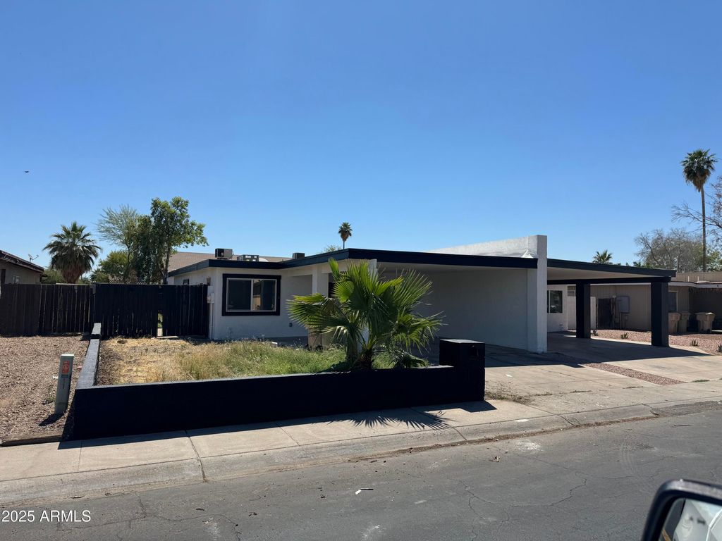 Photo of 5737 N 69th Avenue, Glendale, AZ 85303 (MLS # 6922300)