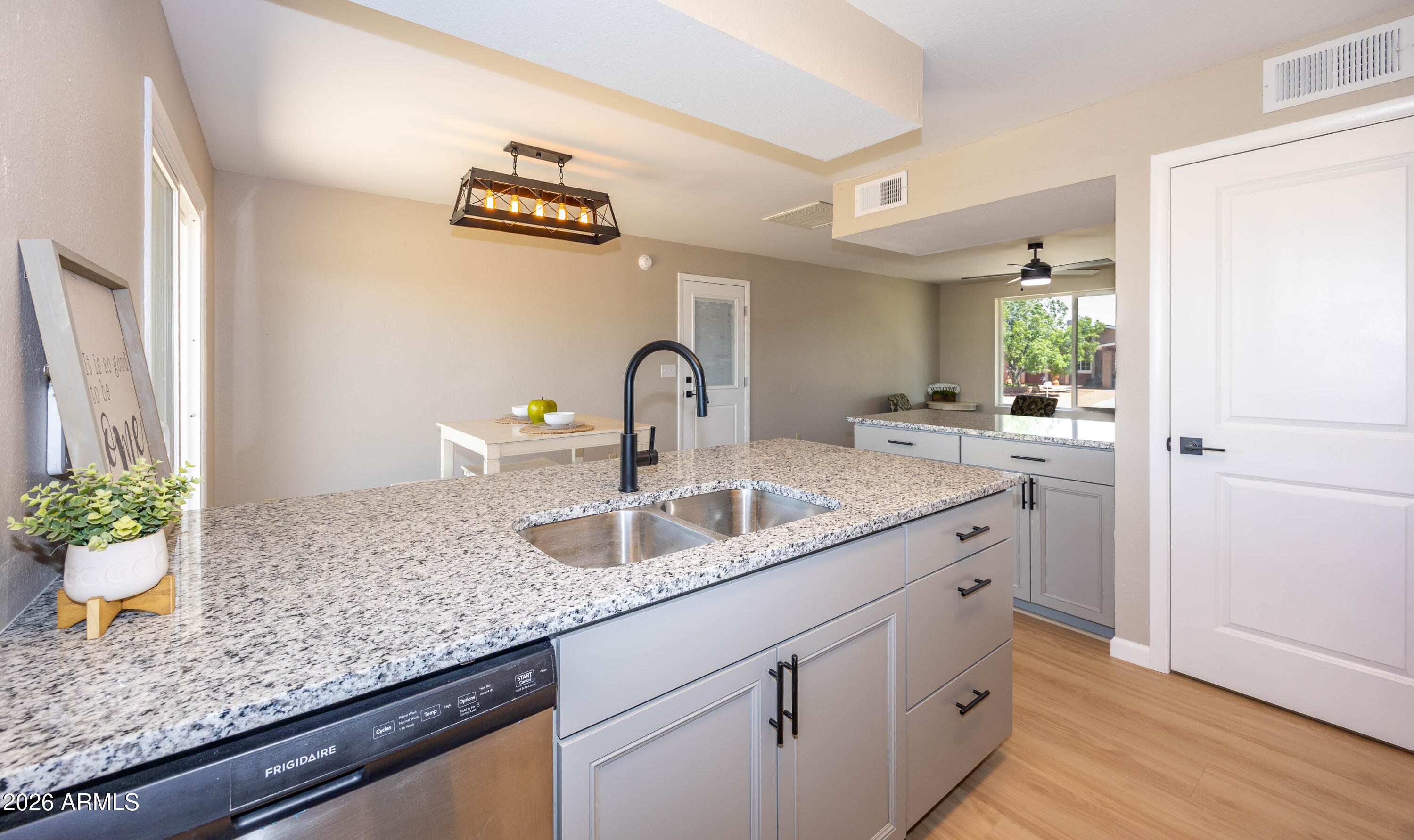 MONTEBELLO - Residential