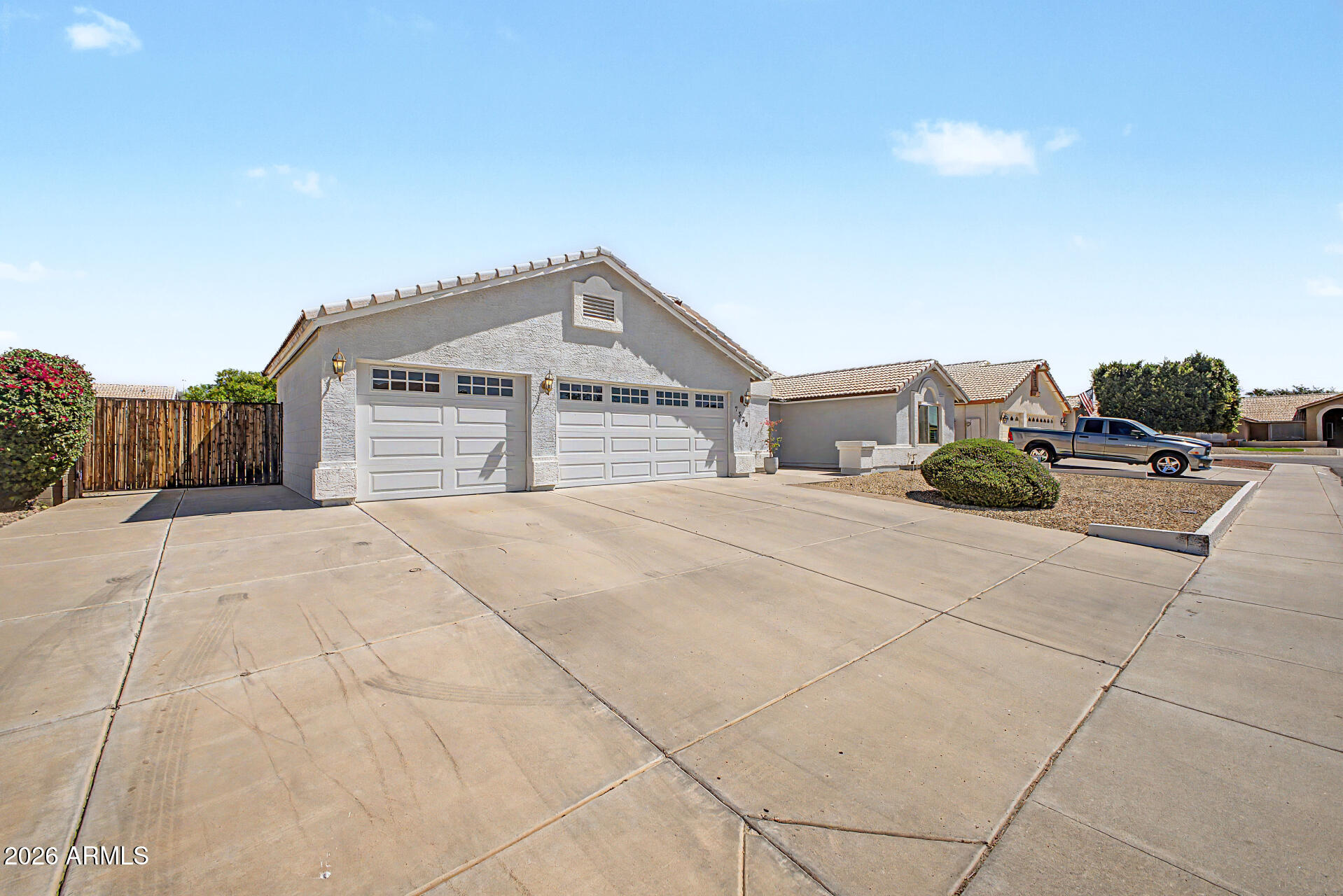 7526 W CORRINE Drive