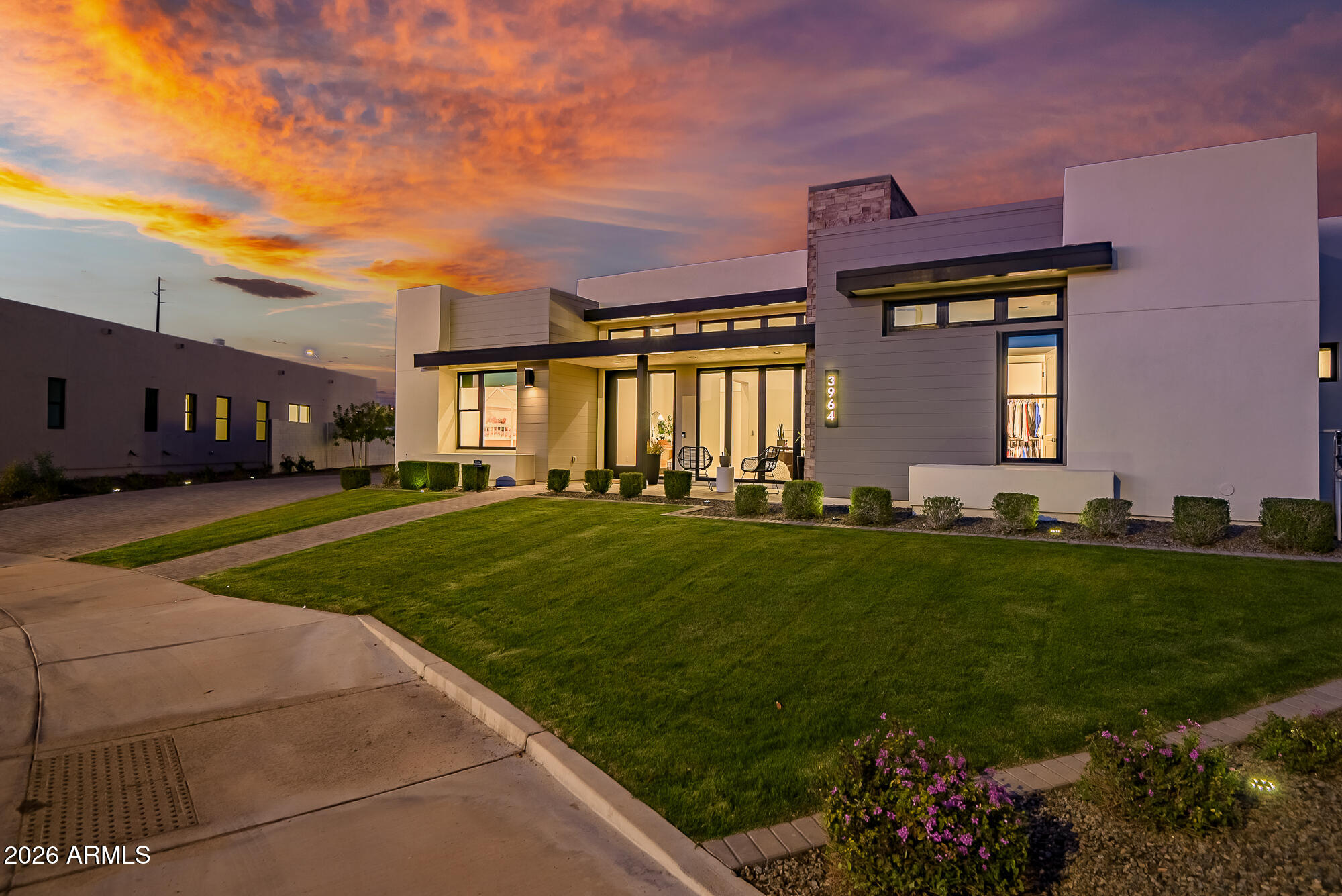 3964 E PENEDES Drive