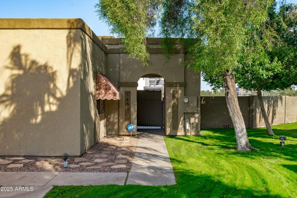 Photo of 1430 W La Jolla Drive, Tempe, AZ 85282 (MLS # 6947307)