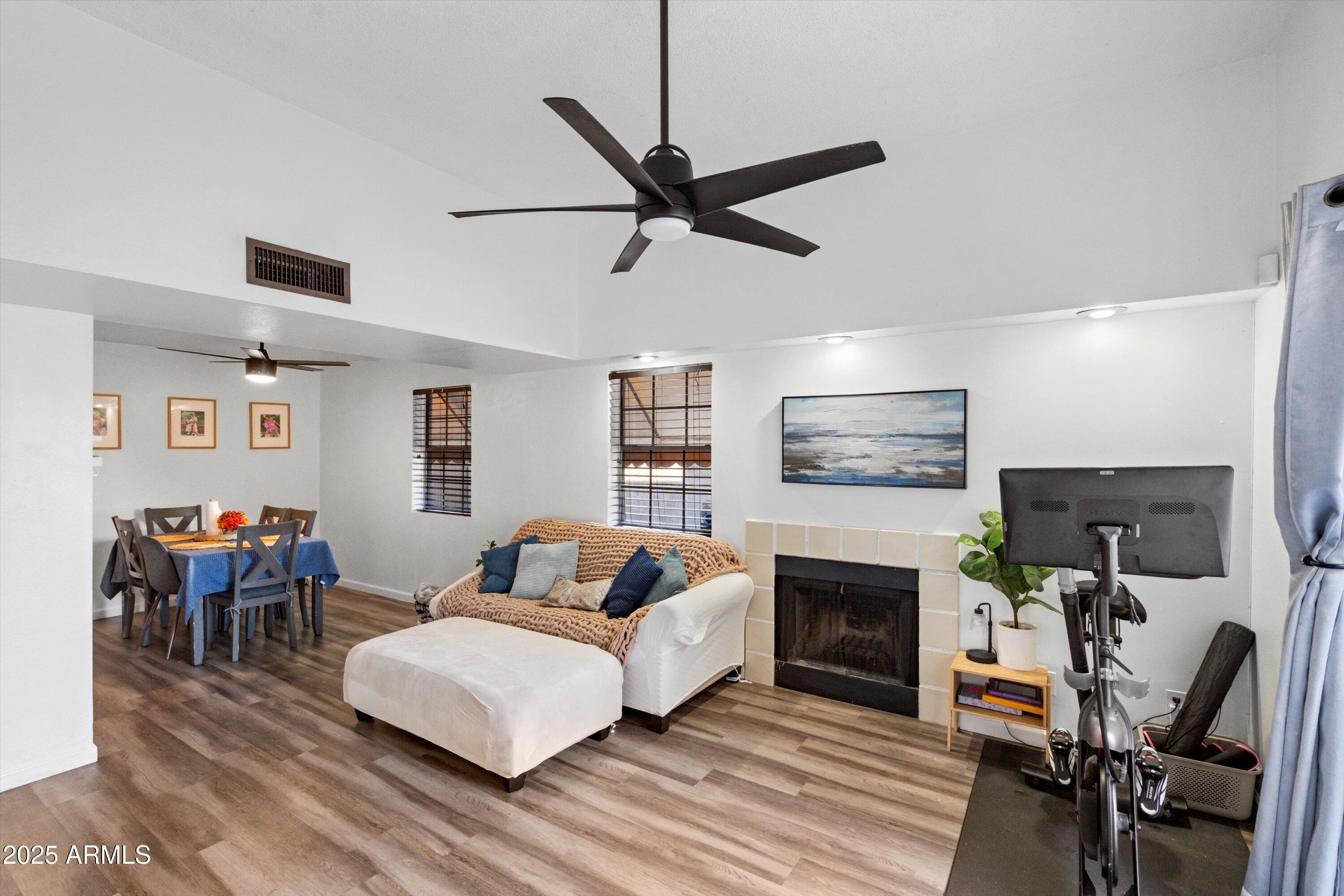 1430 W LA JOLLA Drive