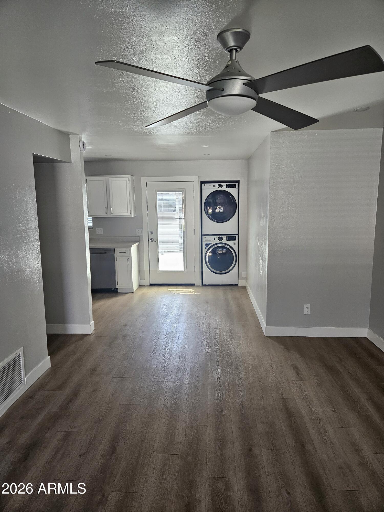 521 W MARYLAND Avenue 3