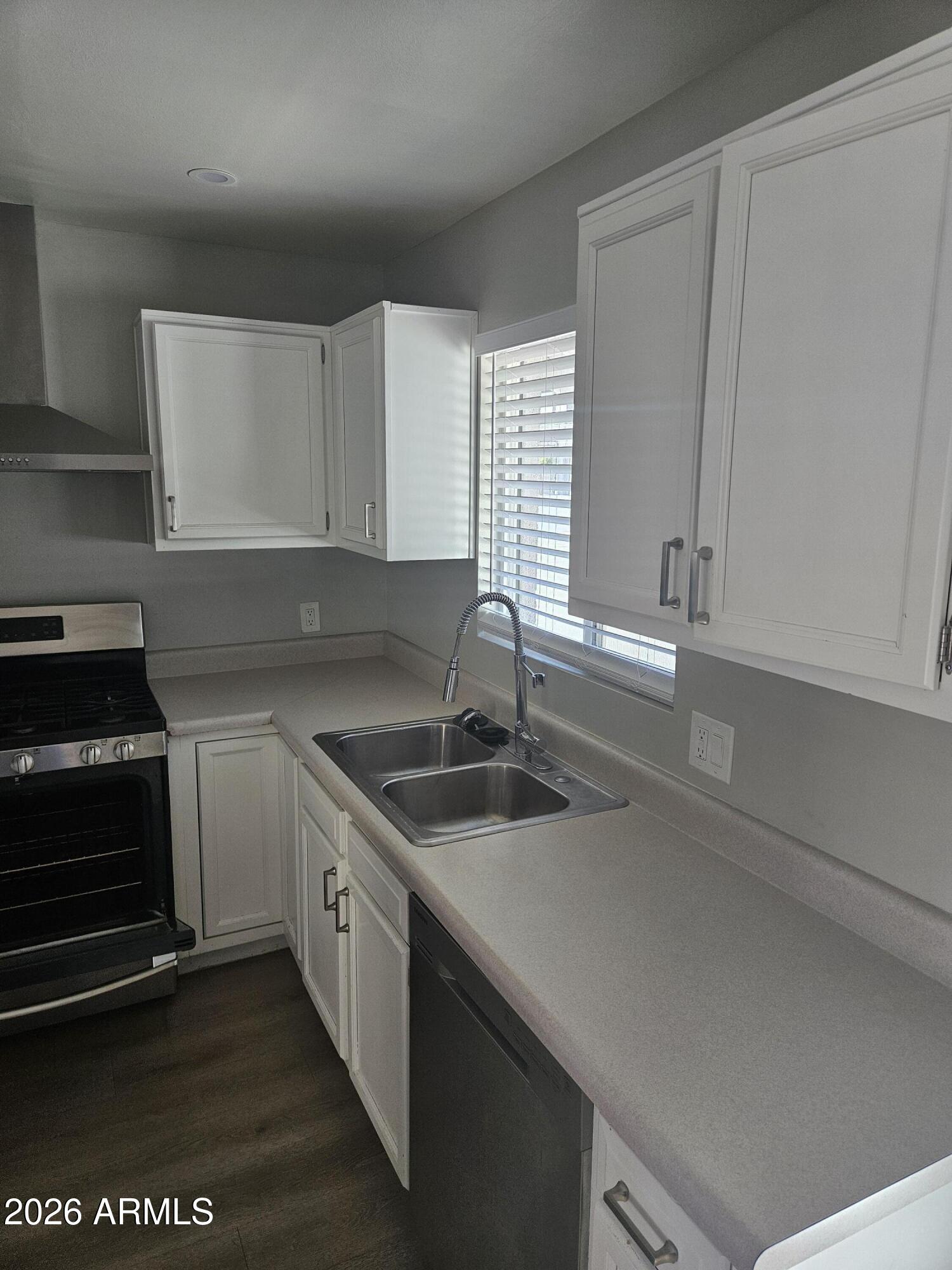 521 W MARYLAND Avenue 3