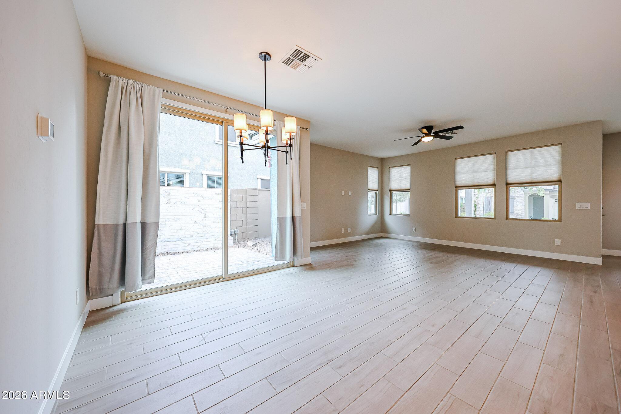 2044 W TROTTER Trail