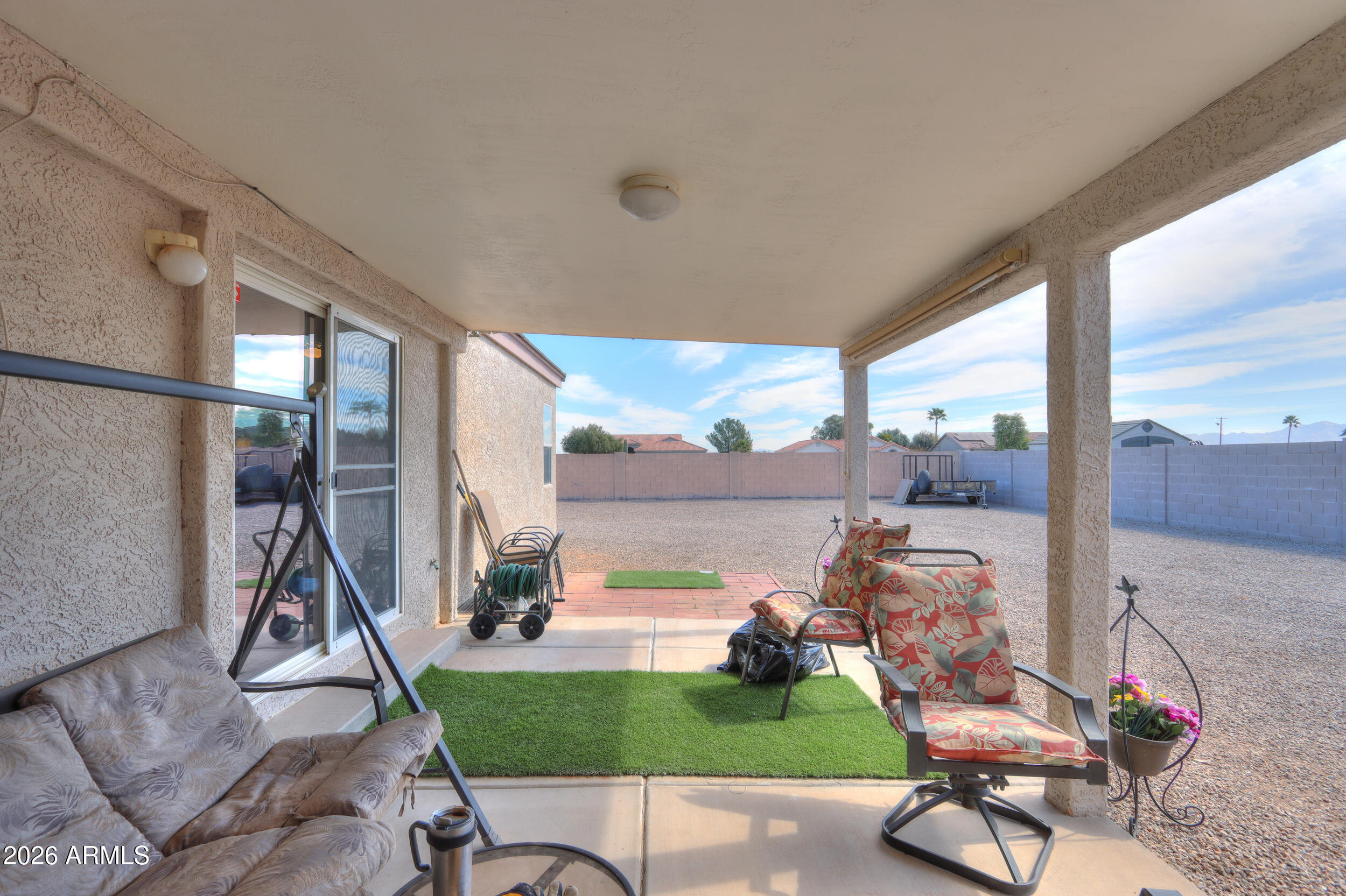 918 E LINCOLNWOOD Circle