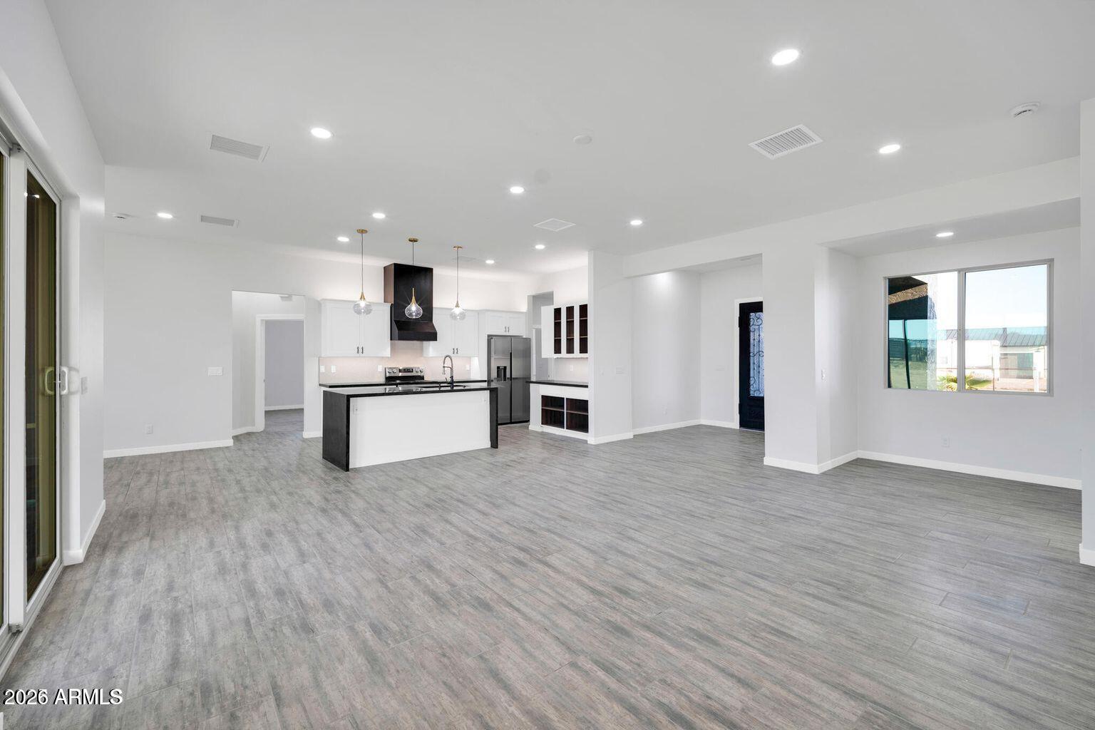 22548 W HUNTINGTON Drive