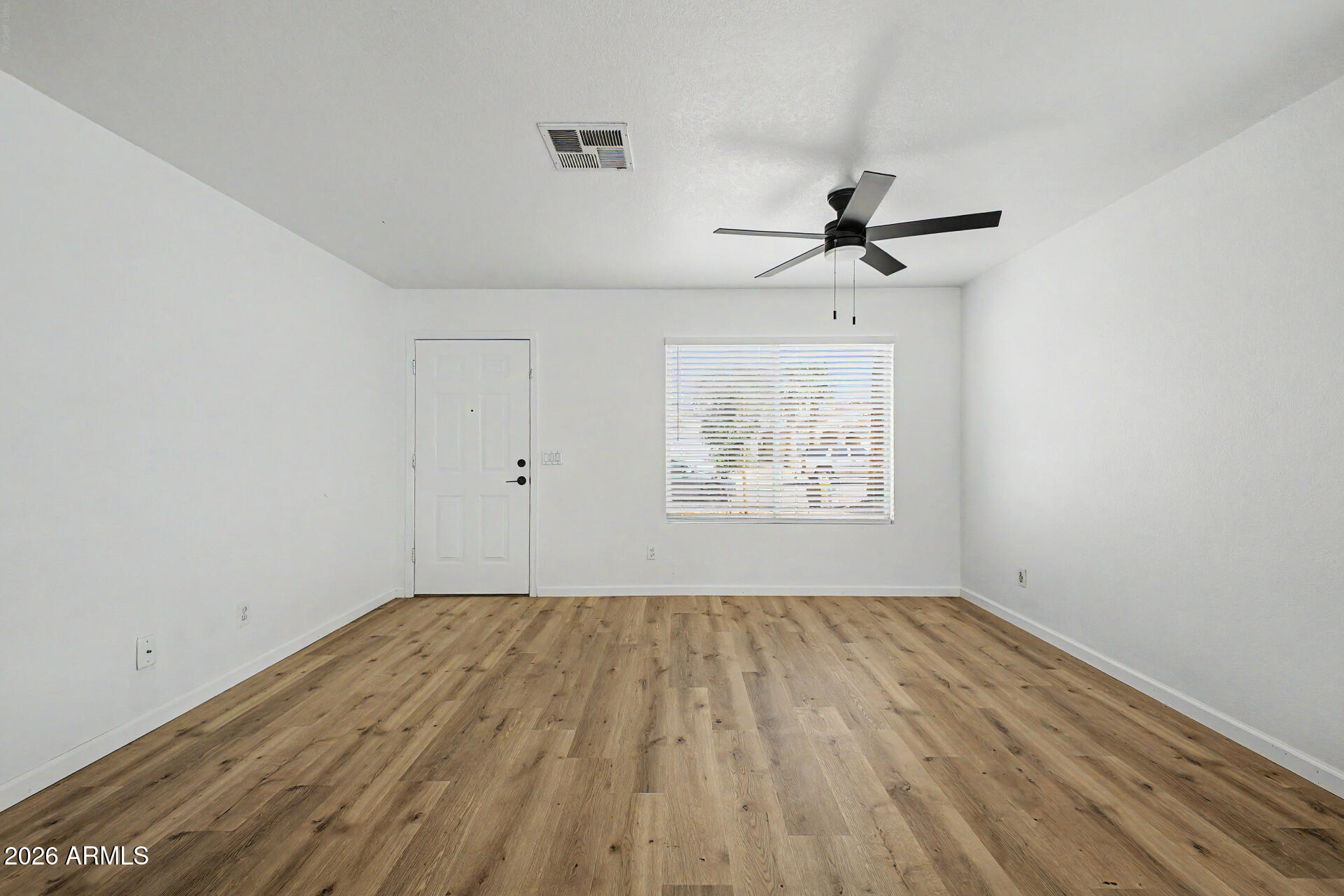 10715 W GLENROSA Avenue