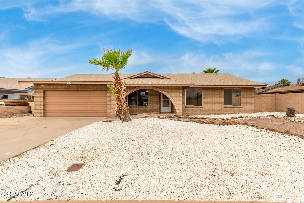 Photo of 9646 N 47th Avenue, Glendale, AZ 85302 (MLS # 6923856)