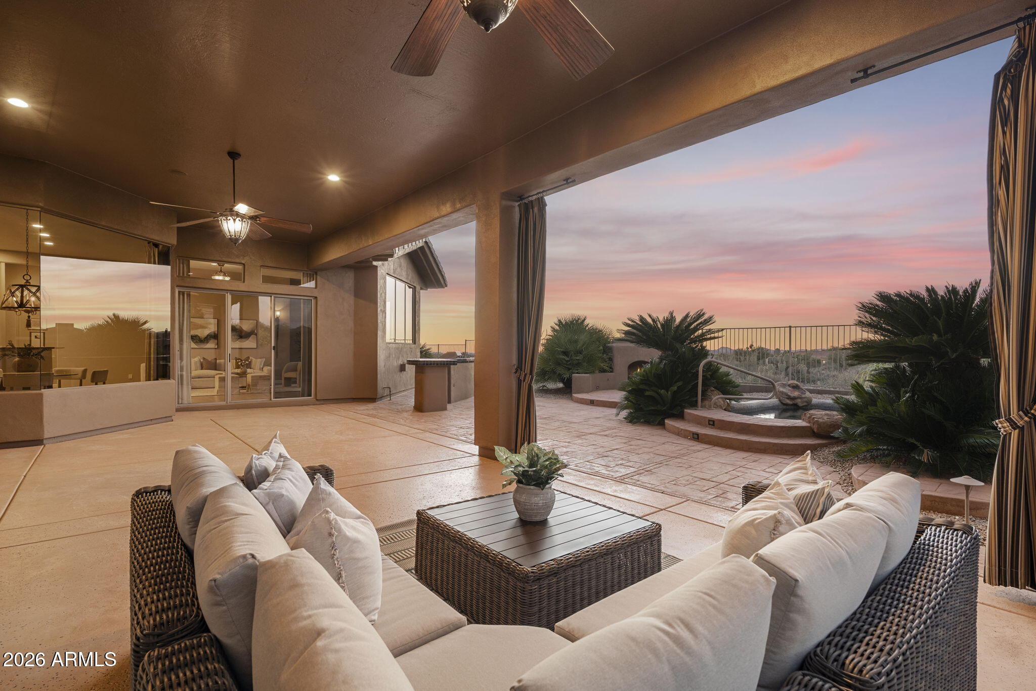 9812 E ROADRUNNER Drive