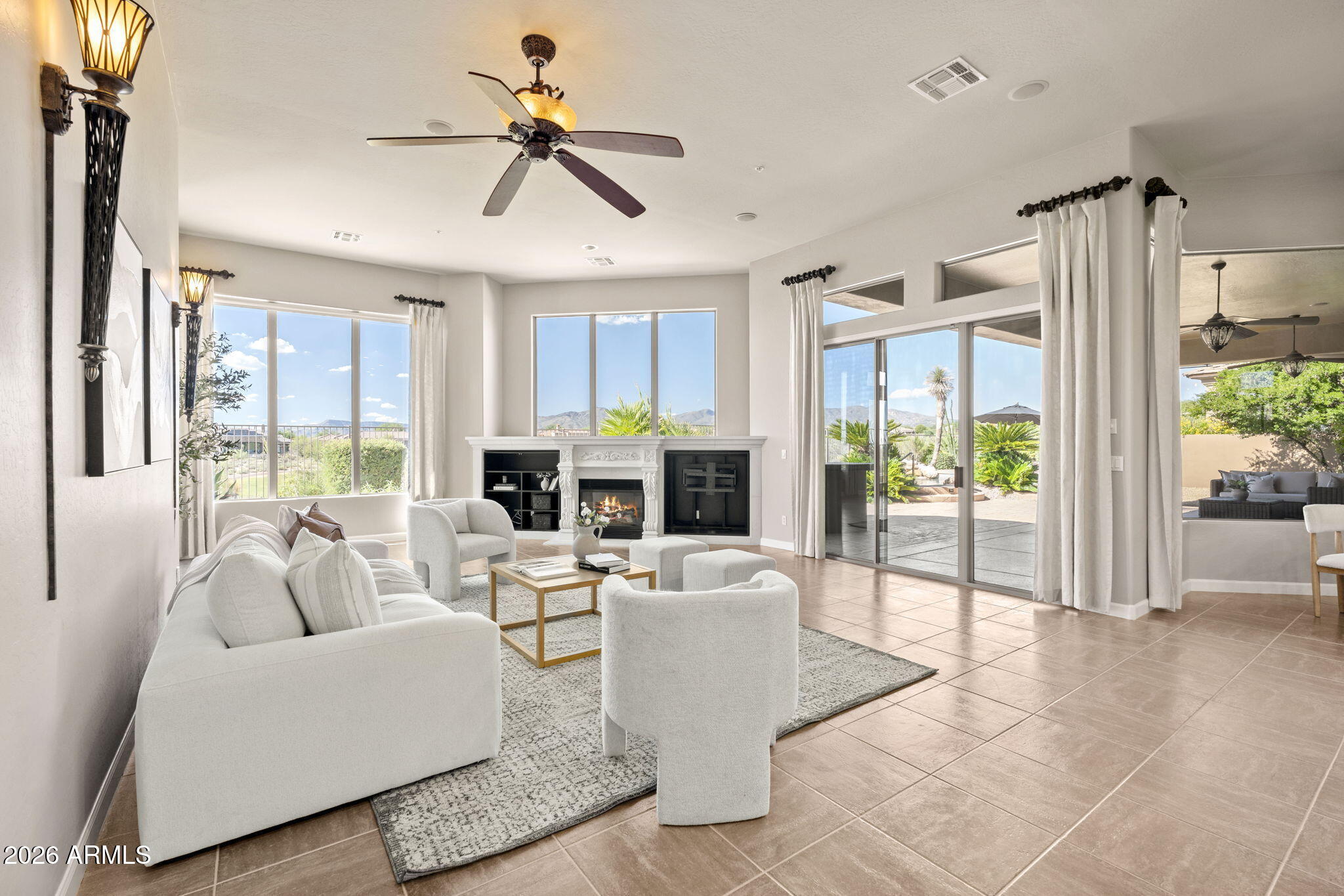 9812 E ROADRUNNER Drive