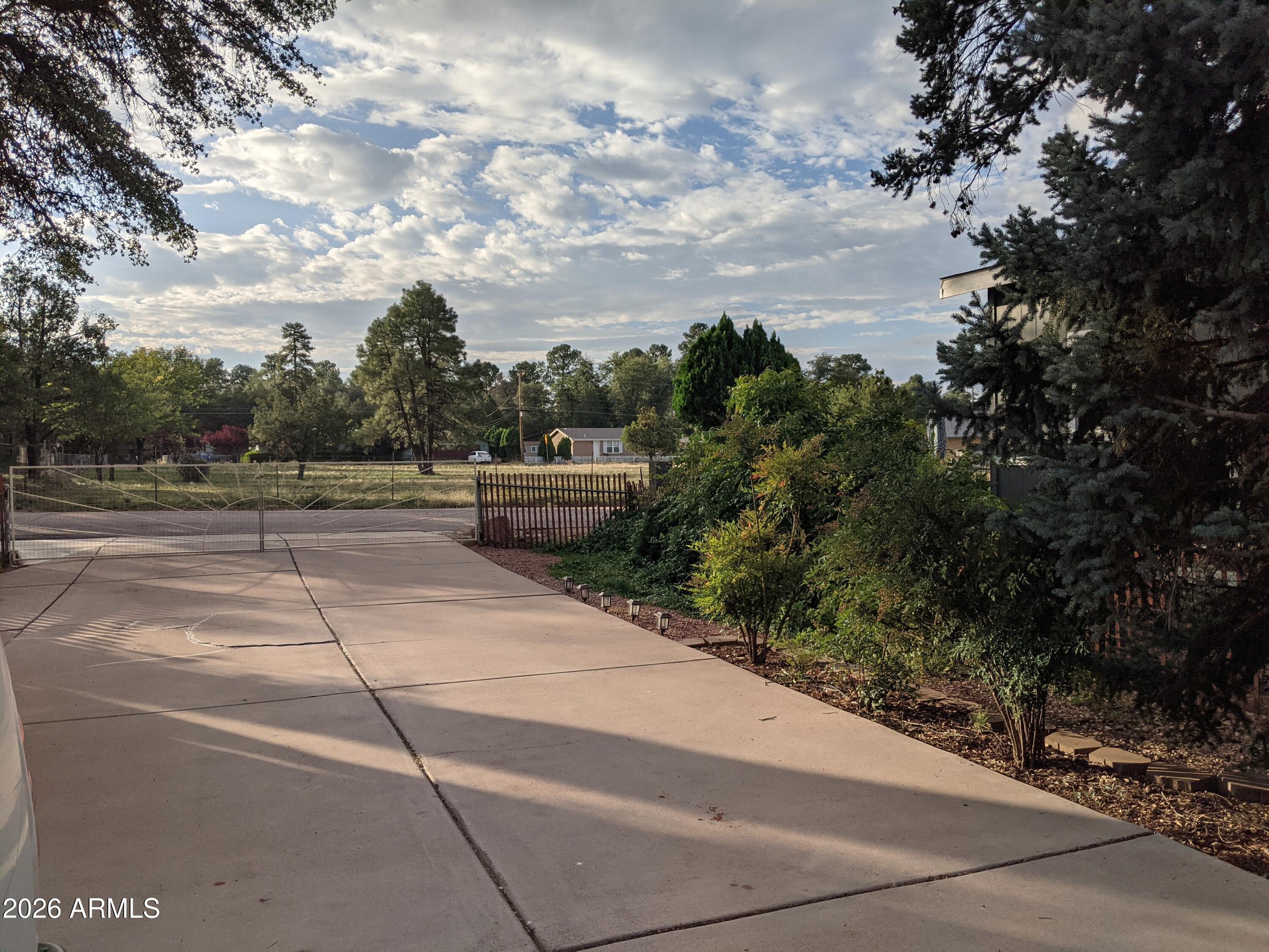 1317 N WOODLAND Drive