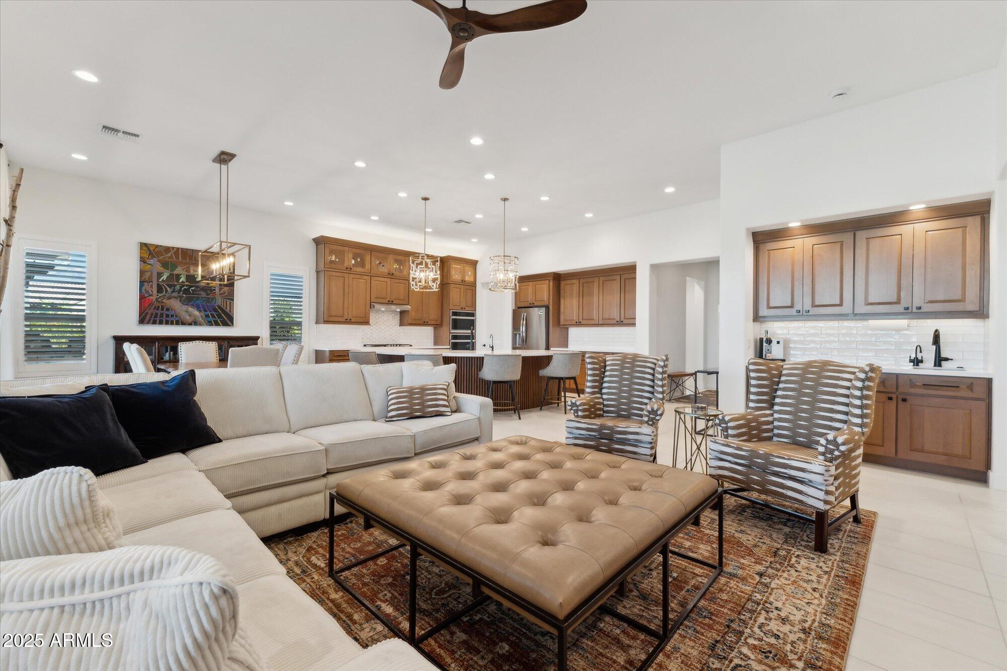 5743 N PAPAGOS Lane