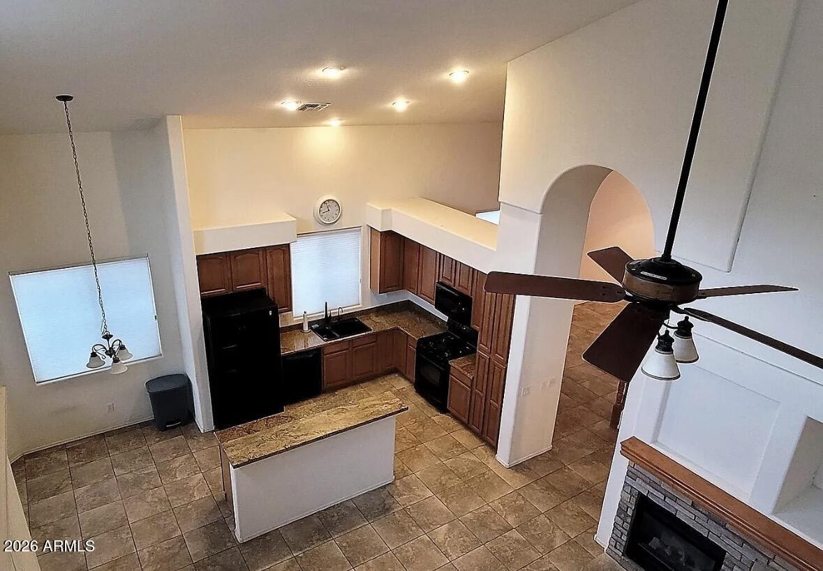 2406 W RED RANGE Way