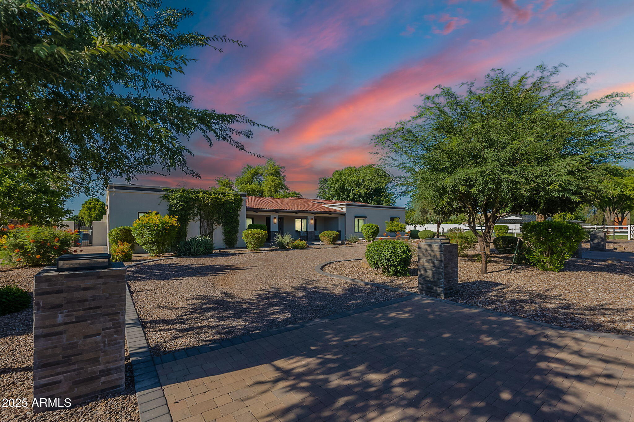 2724 W COLT Road