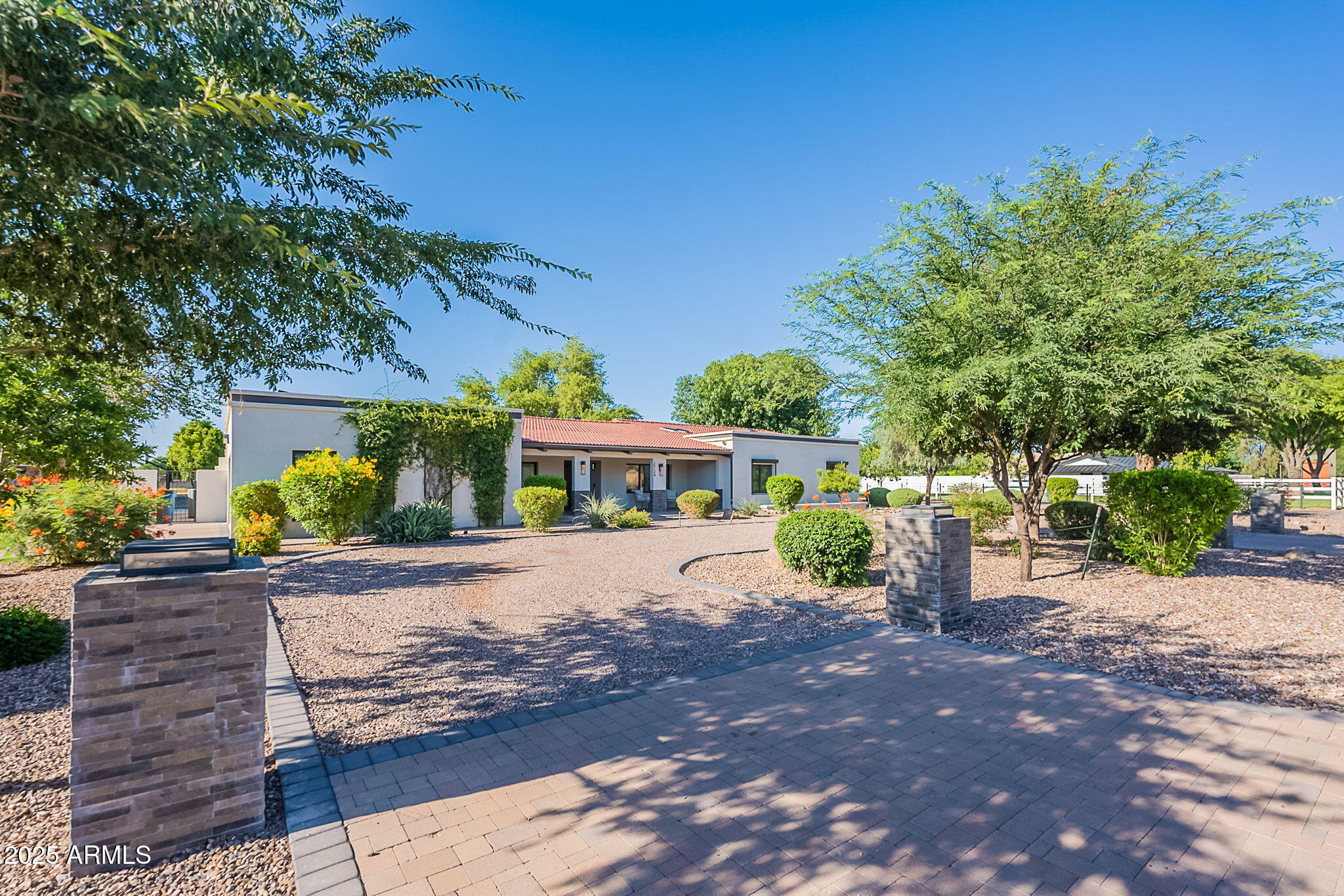 2724 W COLT Road