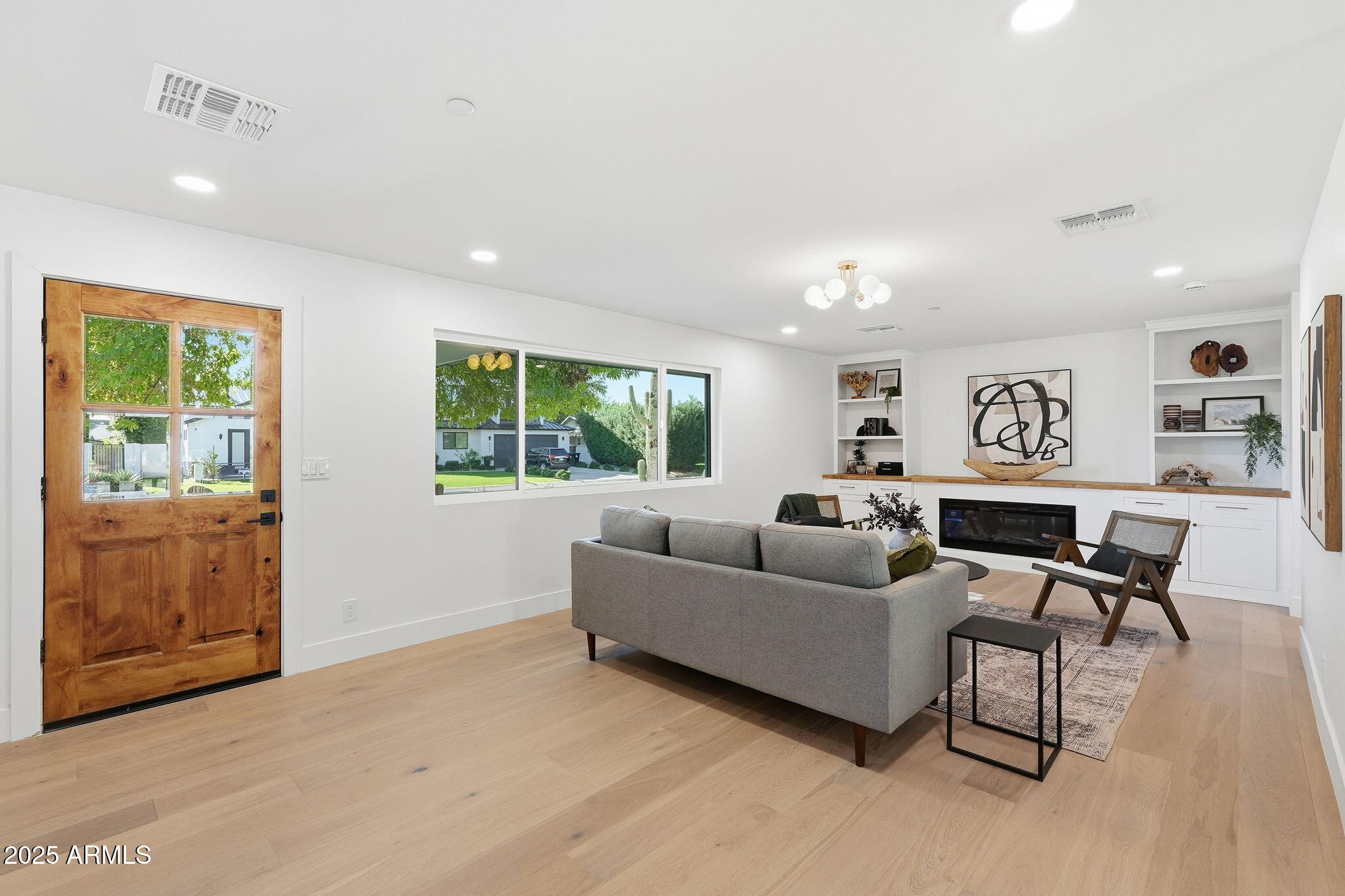 6638 E MONTEROSA Street