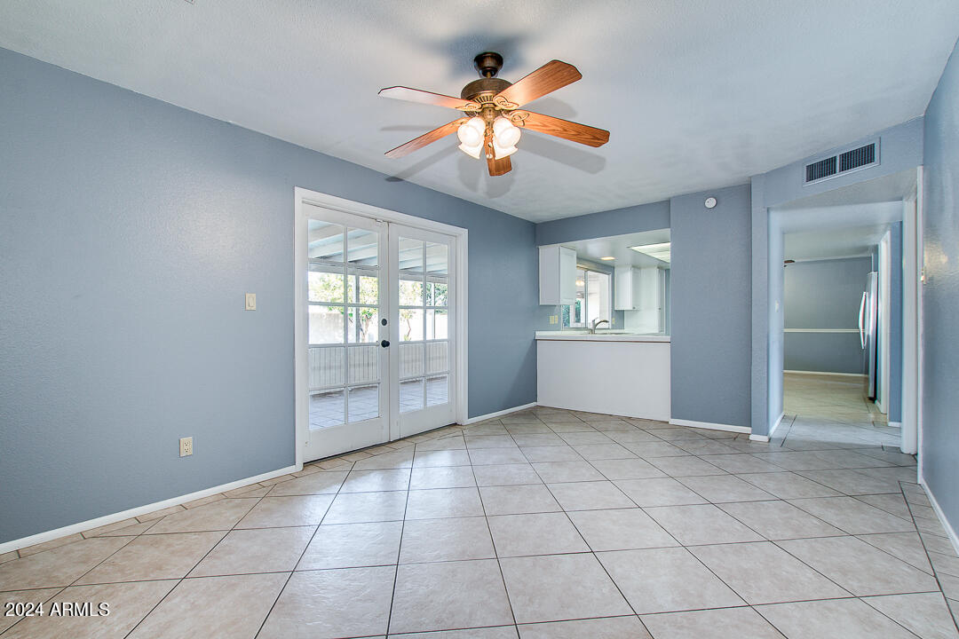 2138 E FREMONT Drive