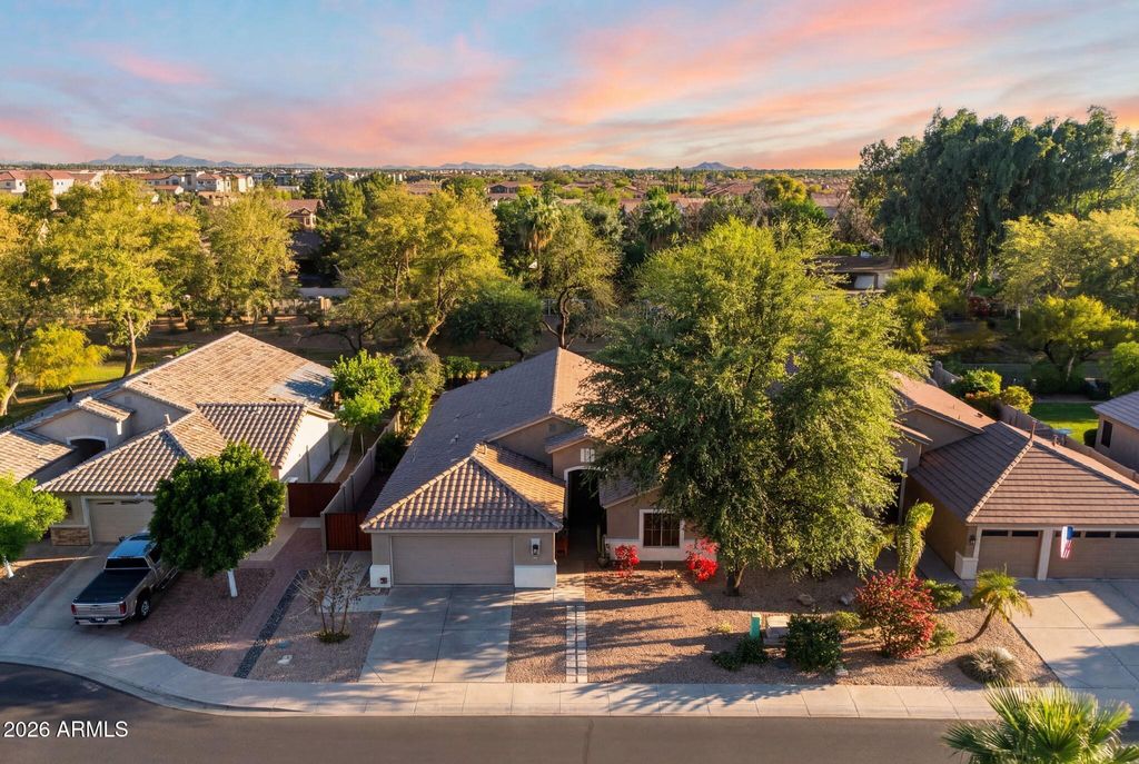 Photo of 235 W Goldfinch Way, Chandler, AZ 85286 (MLS # 7001091)