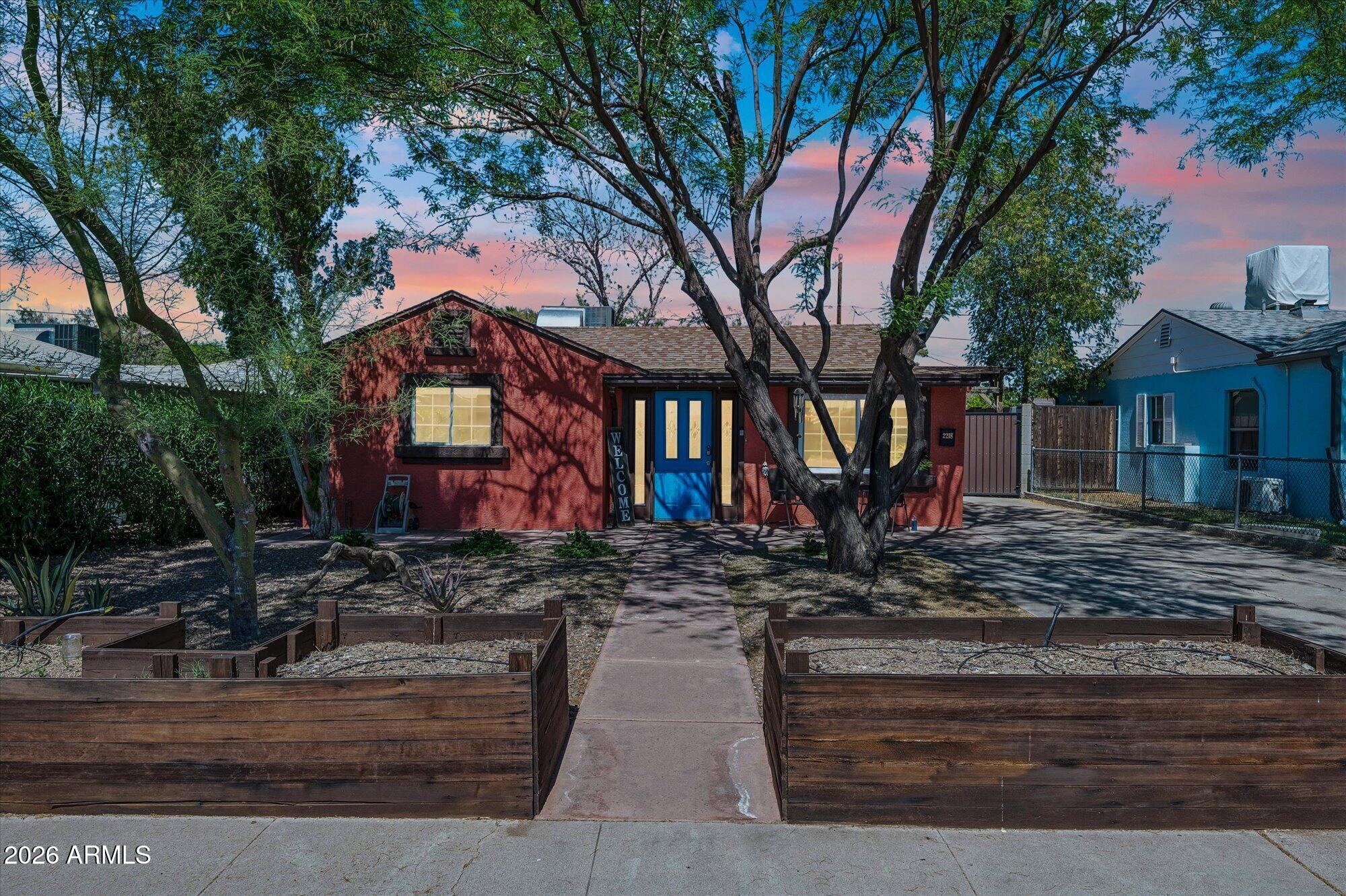 2218 E YALE Street