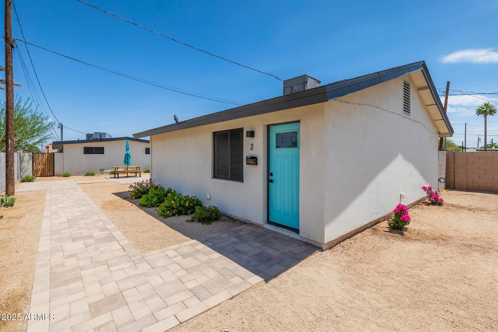 Photo of 1011 E Amelia Avenue, Phoenix, AZ 85014 (MLS # 6952660)