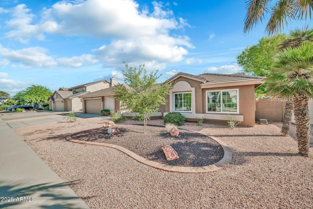 Photo of 7569 W Maui Lane, Peoria, AZ 85381 (MLS # 6926862)