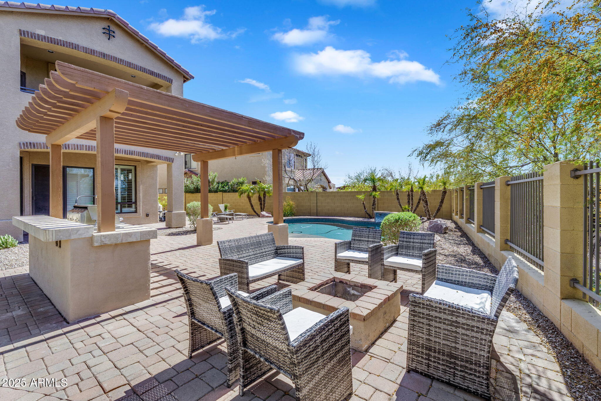 1644 N LYNCH --
