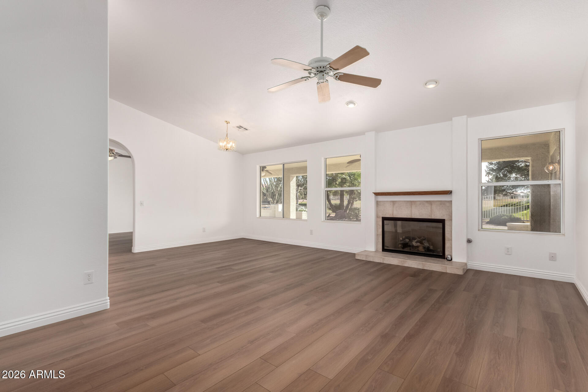 563 W CHAMPAGNE Drive