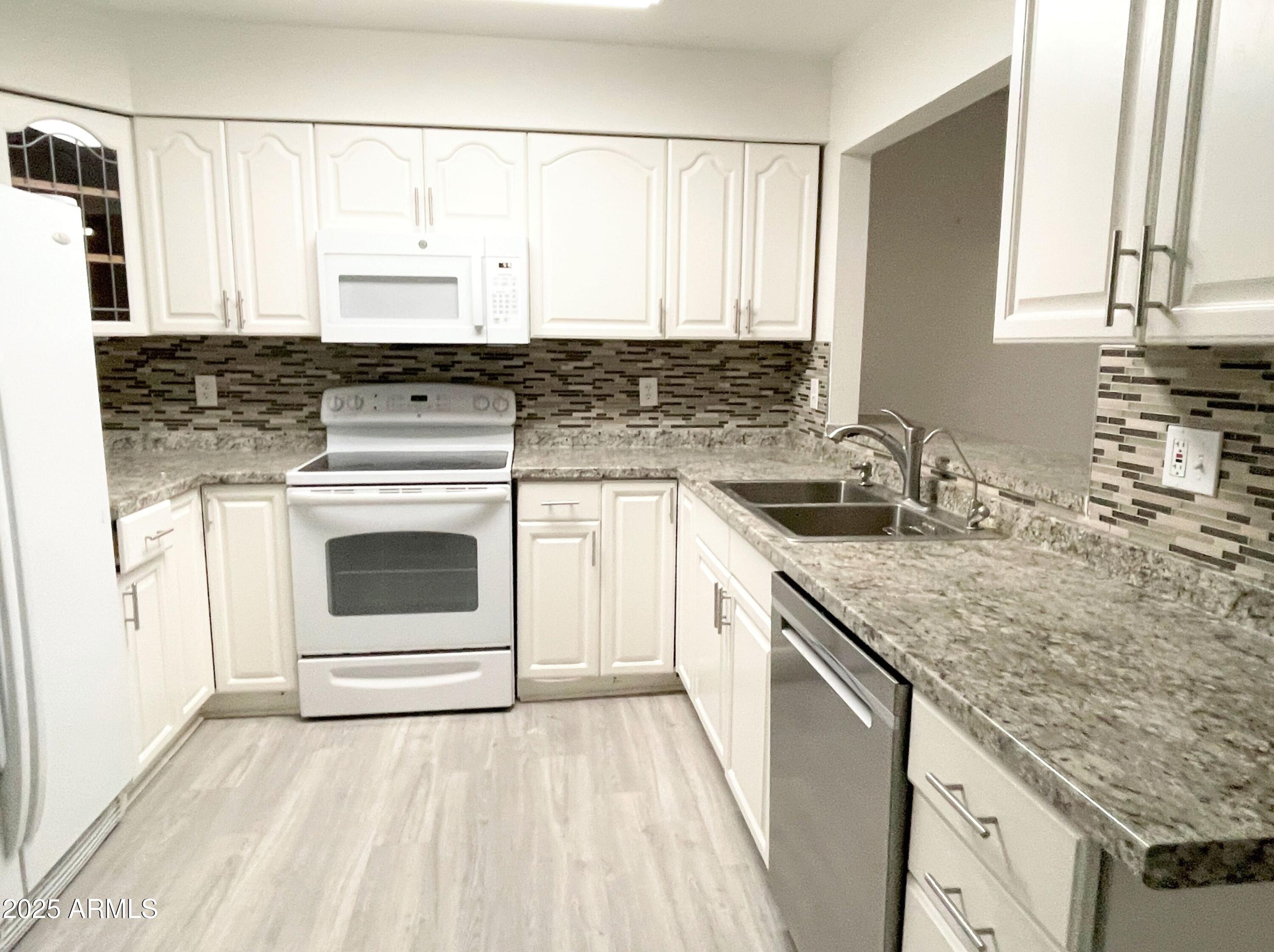 3033 S LONGMORE --