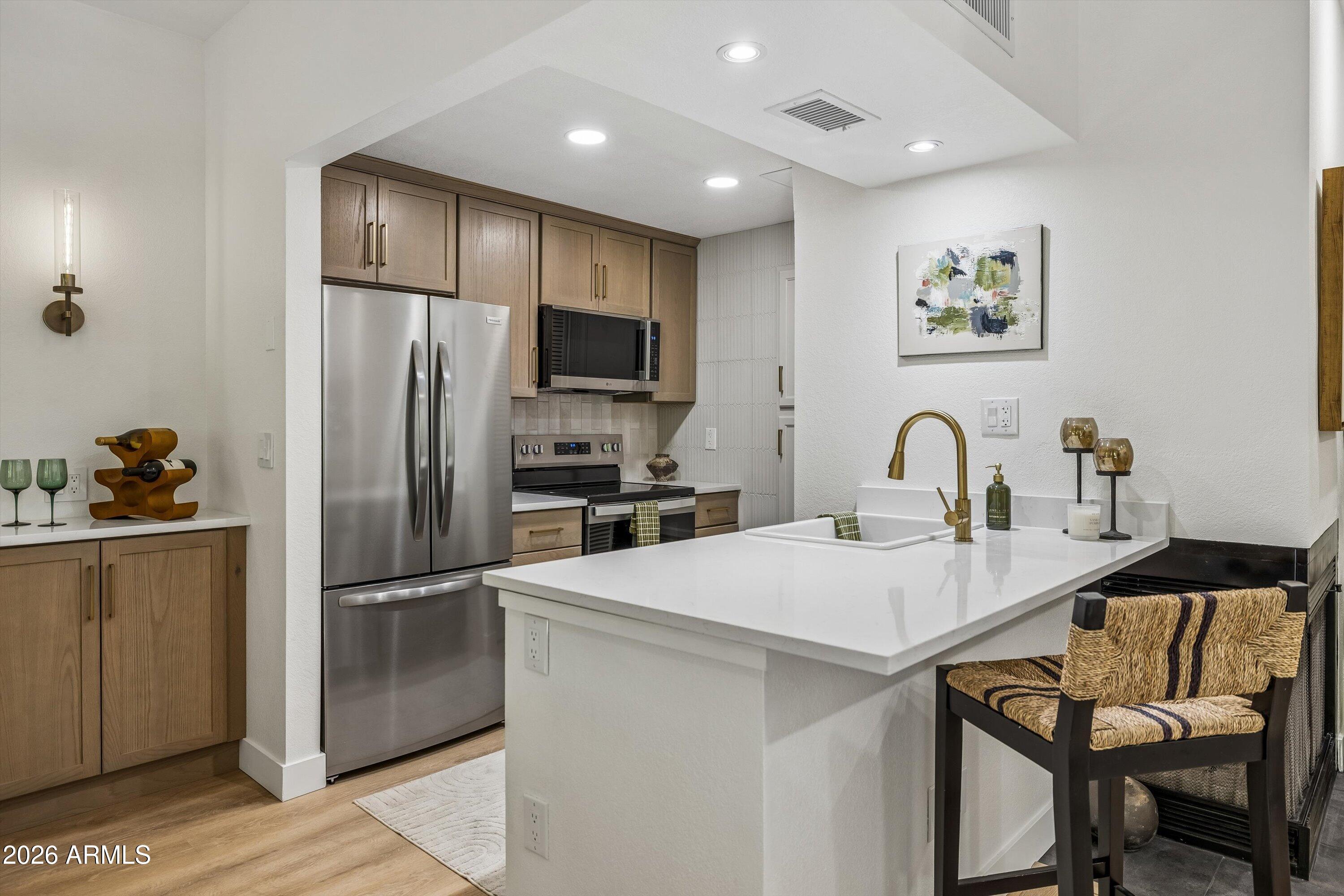 9711 E MOUNTAIN VIEW Road 1535