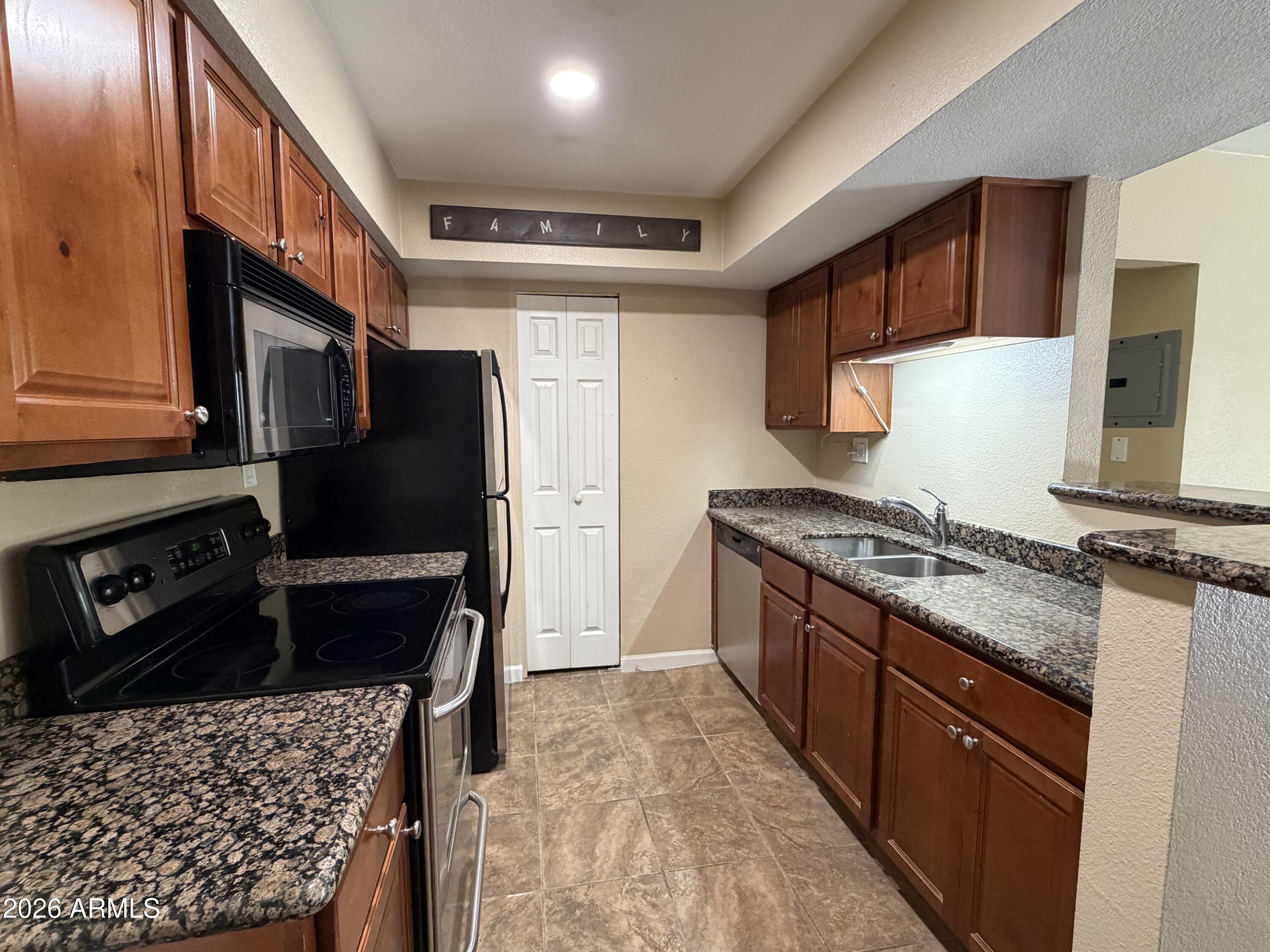 5877 N GRANITE REEF Road 1151