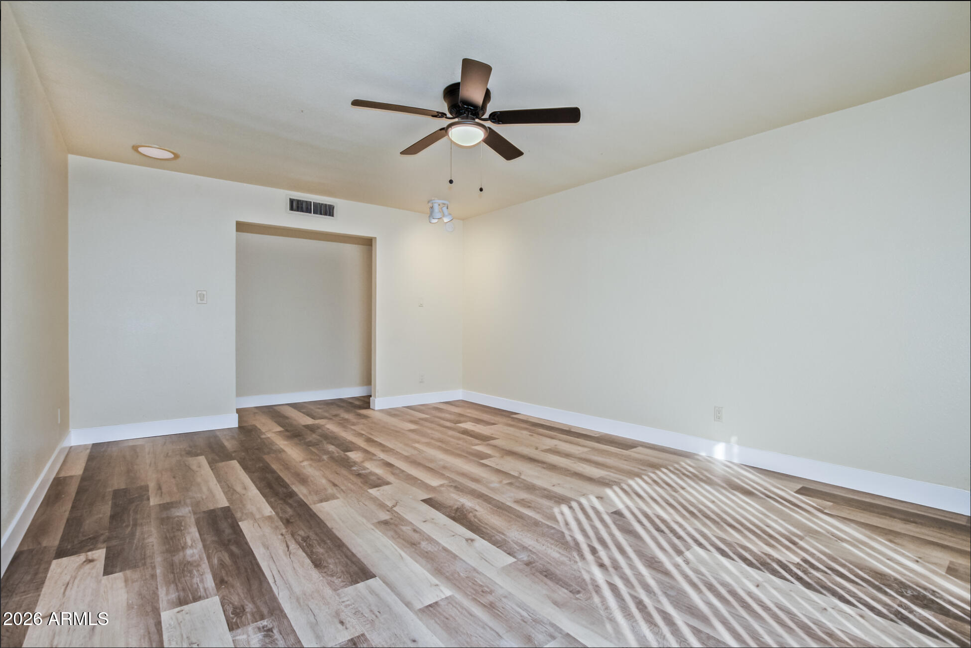 932 E CONCORDA Drive