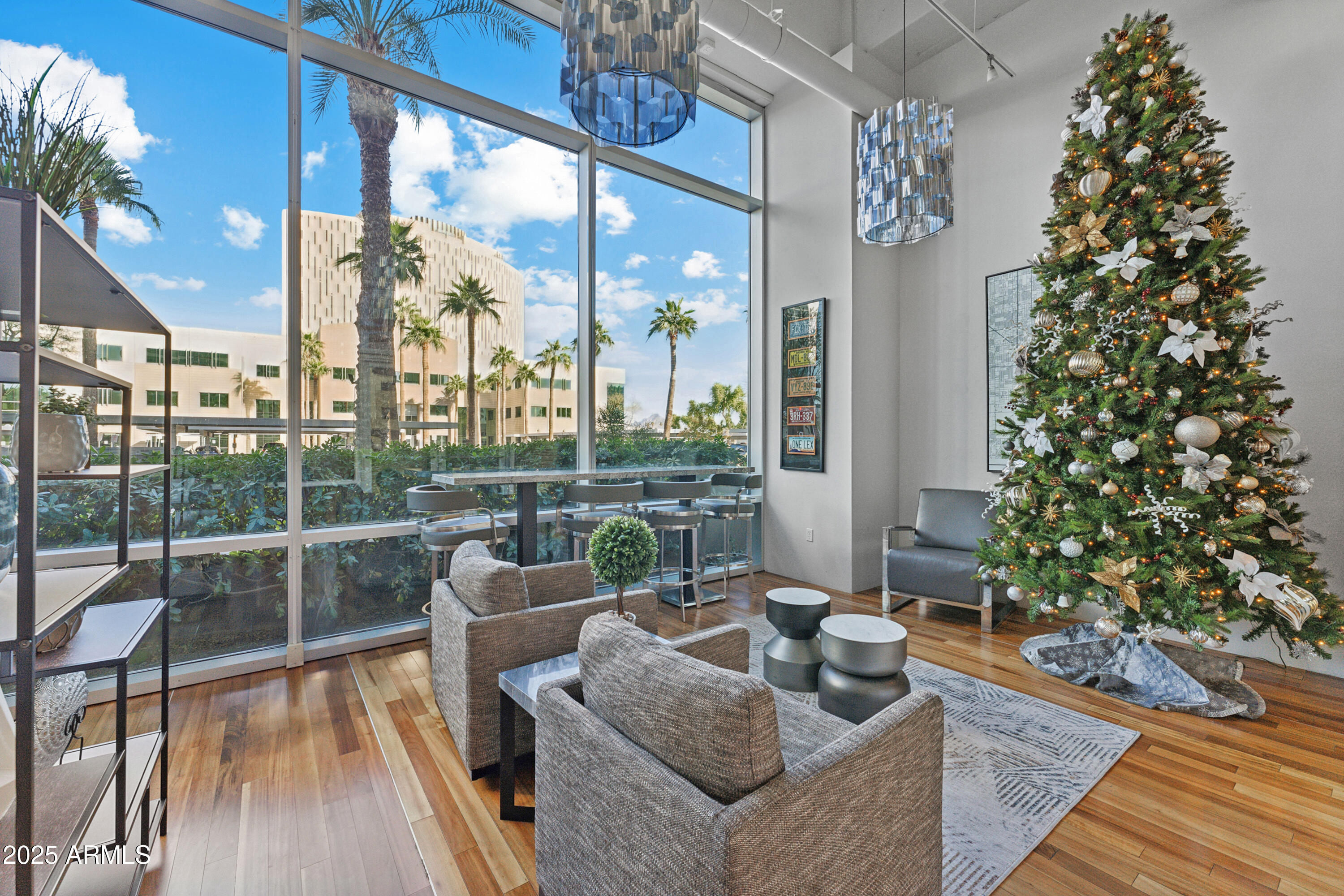 1 E Lexington Avenue 701